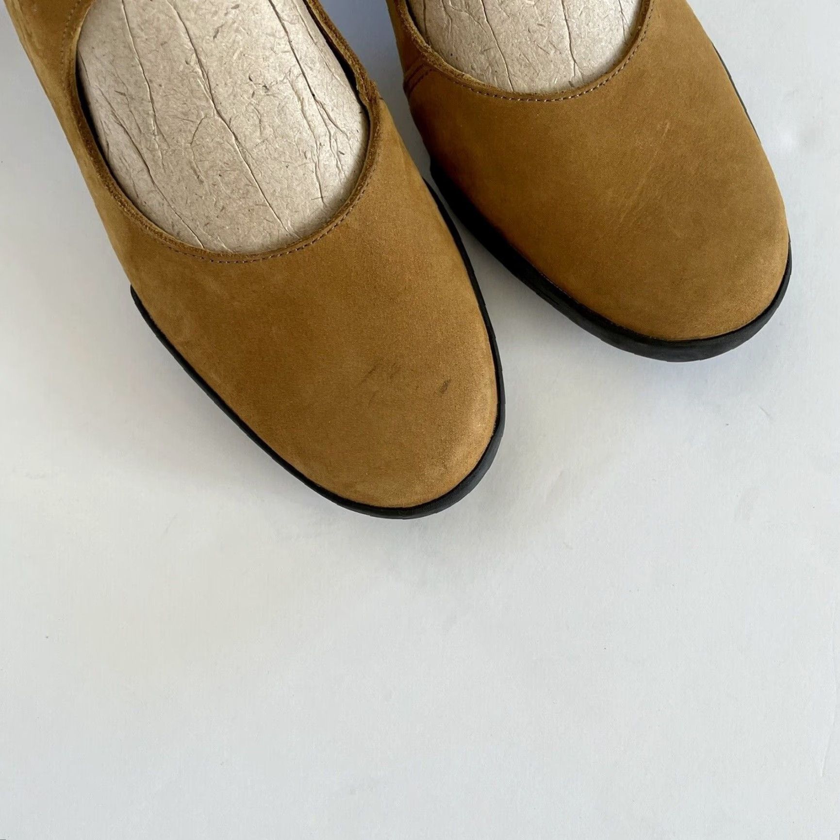 Vintage Arche France Suede Mary Jane Pumps Heels Size 38 US 7 Mustard Yellow Womens Mary Jane Heel Buckle Closure Vintage? Size US 7 / IT 37 - 4 Thumbnail