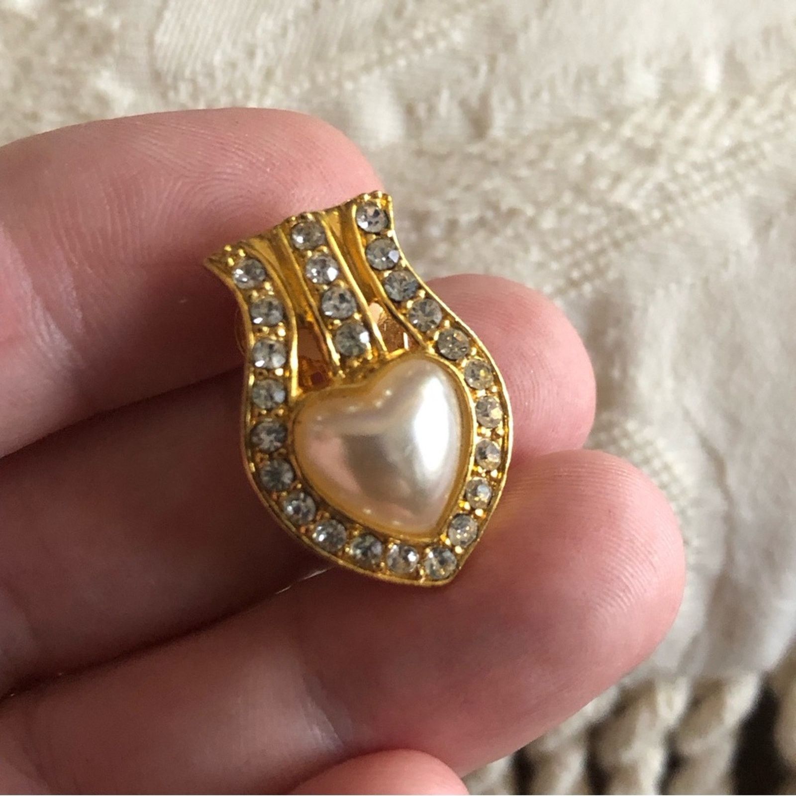 Vintage Vintage elegant cream heart rhinestone clip on earrings Size ONE SIZE - 7 Thumbnail