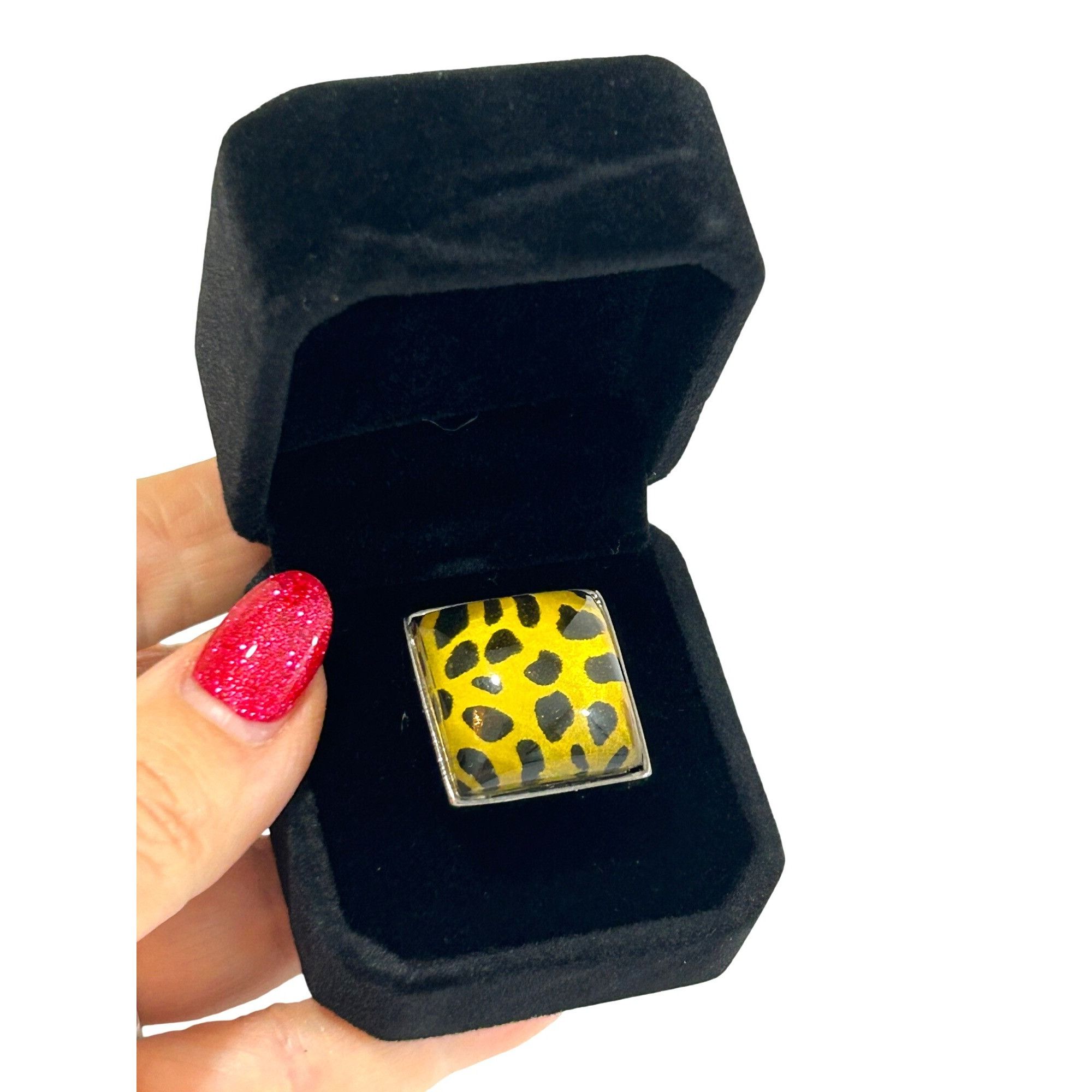 Other Women’s Vintage Fashion Ring Yellow Cheetah 5 Square Lucite Size ONE SIZE - 3 Thumbnail