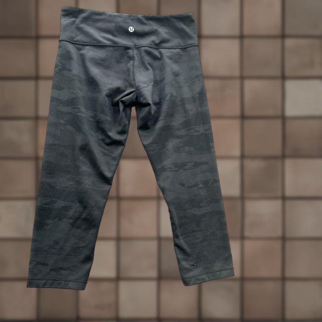 Lululemon Lululemon Wunder Under Crop Leggings Women 8 Gray Camo Polyester Gym Yoga Cropped Athletic 8 Womens Size 30" / US 8 / IT 44 - 1 Thumbnail