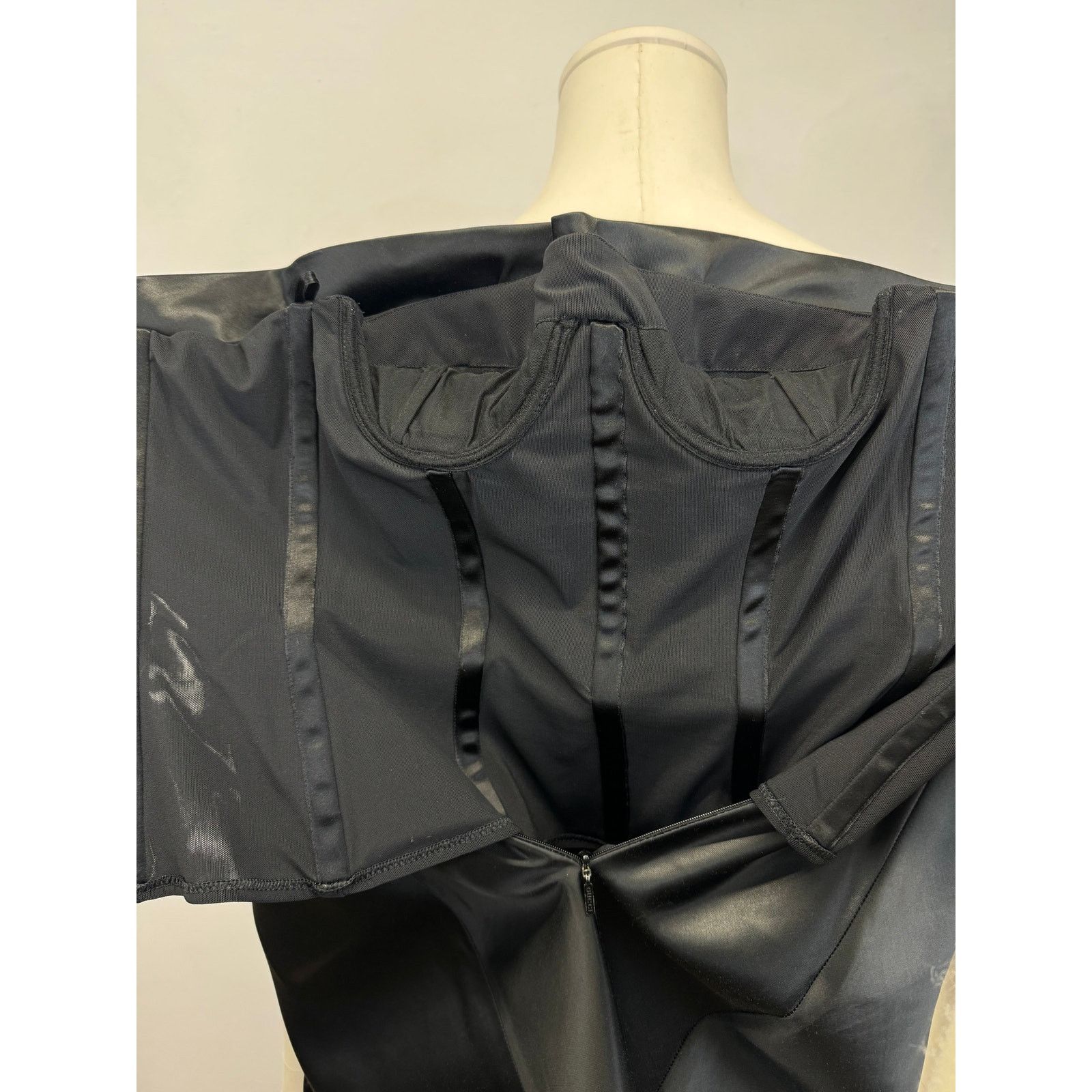 Gucci S/S2001 Gucci by Tom Ford corseted strapless dress Size S / US 4 / IT 40 - 8 Thumbnail