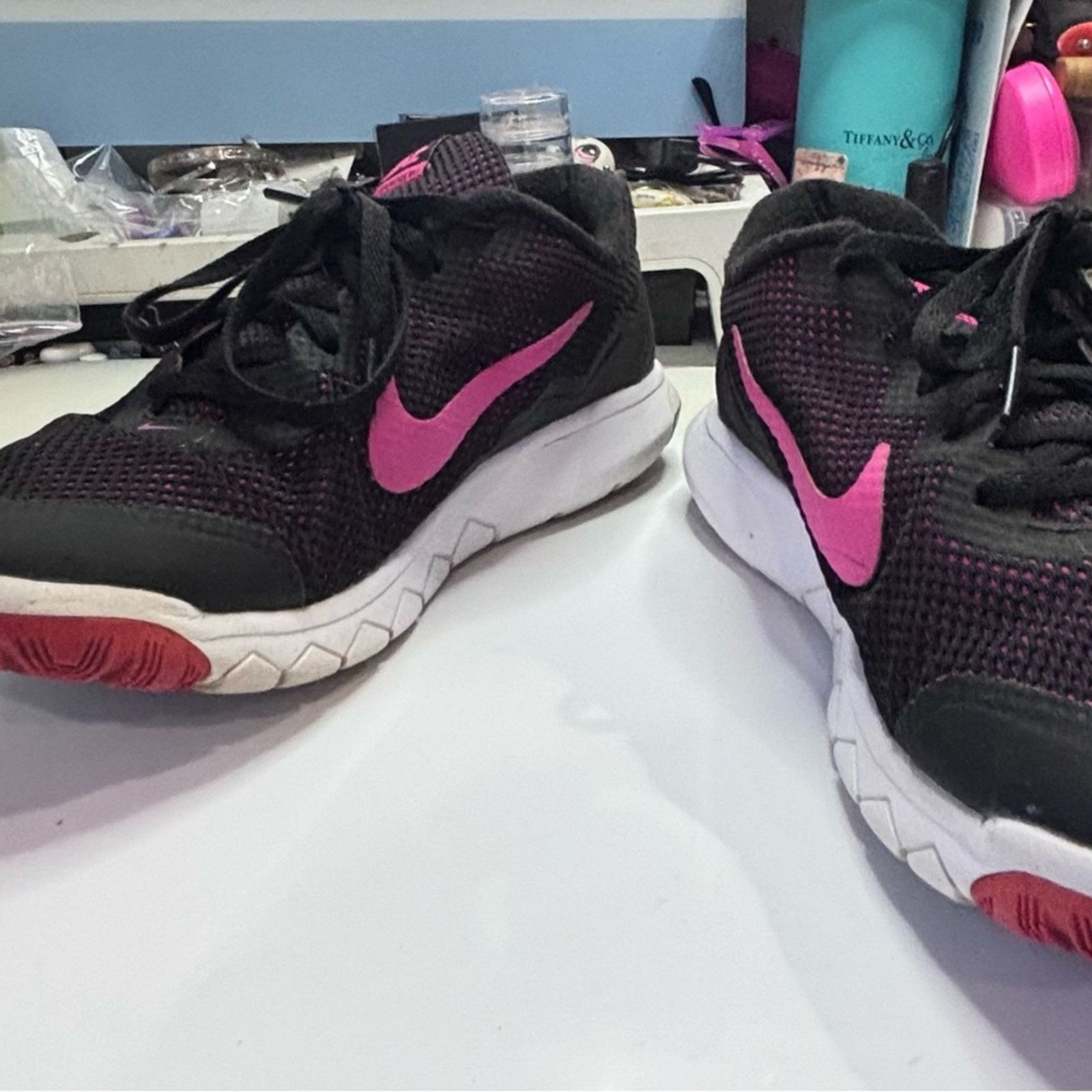 Nike NIKE Women’s Flex Experience Run 4 Sneakers Black/Pink Sz 8 Size US 8 / IT 38 - 8 Thumbnail