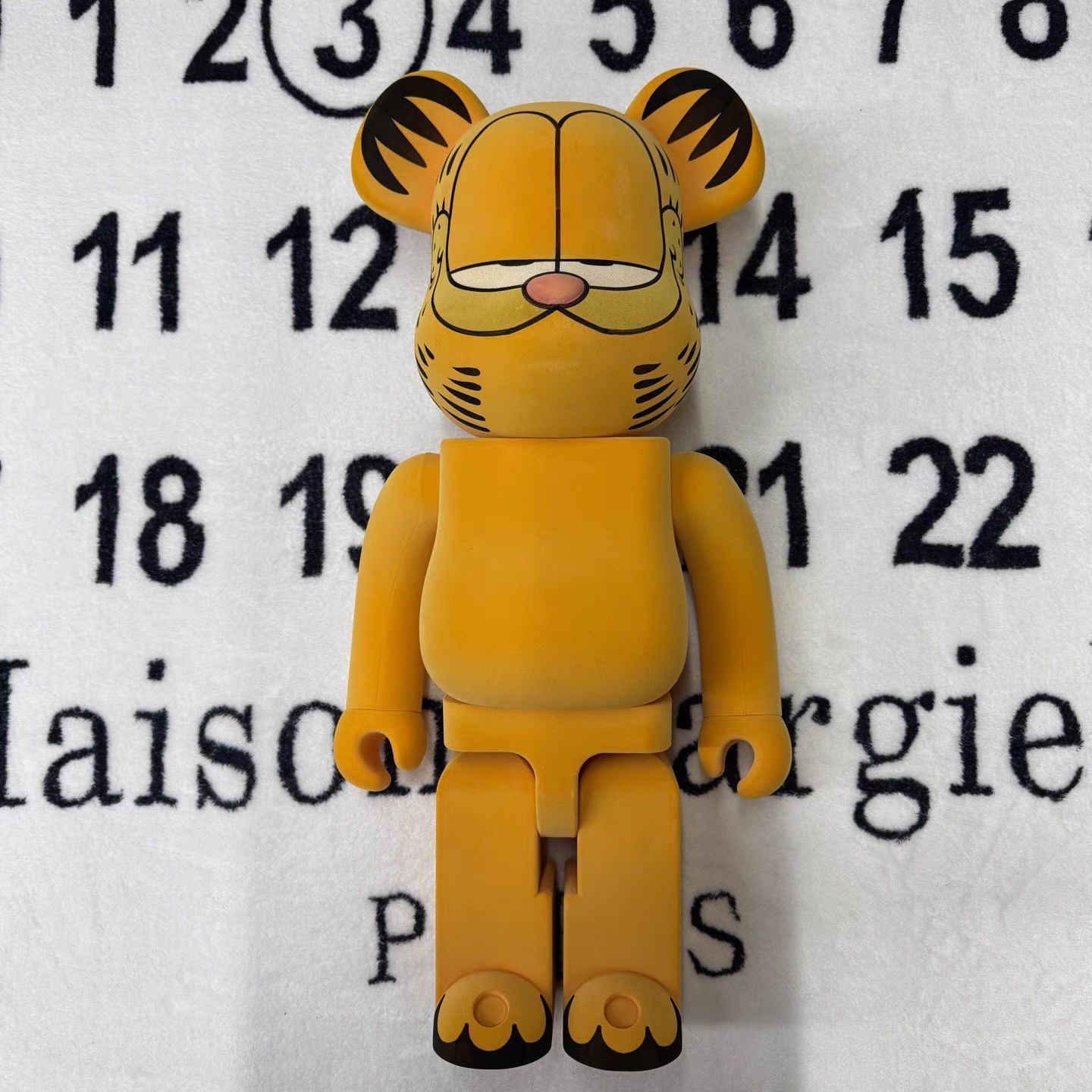 Medicom Toy BE@RBRICK Flocked Garfield Q10 Size ONE SIZE - 1 Thumbnail