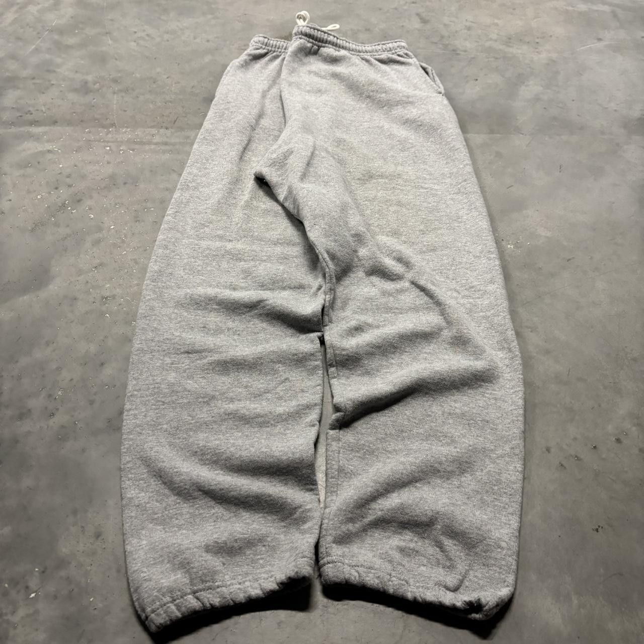 Japanese Brand × Vintage Crazy Vintage Y2K/2000s Baggy Light Grey Essential Sweatpants! Size US 34 / EU 50 - 3 Thumbnail