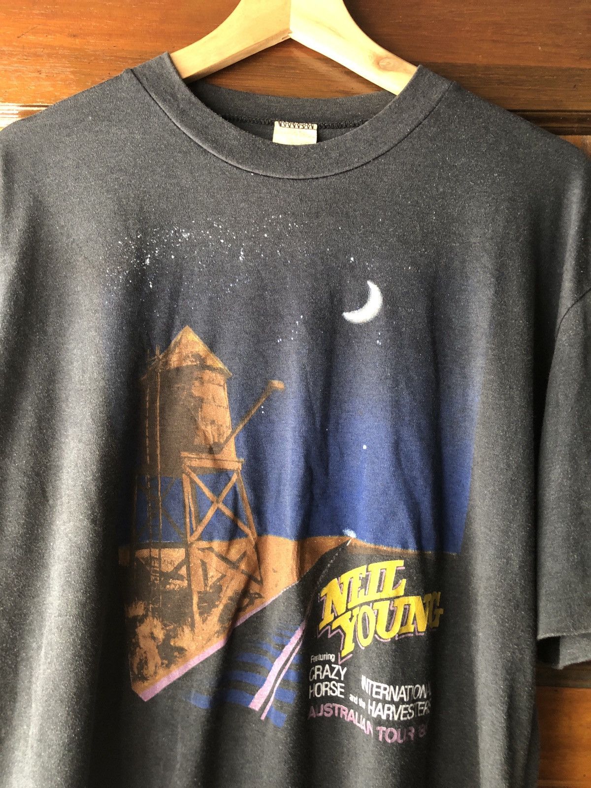 Vintage Vintage 85 Neil Young Australia Tour T Shirt Rock Size US M / EU 48-50 / 2 - 2 Thumbnail