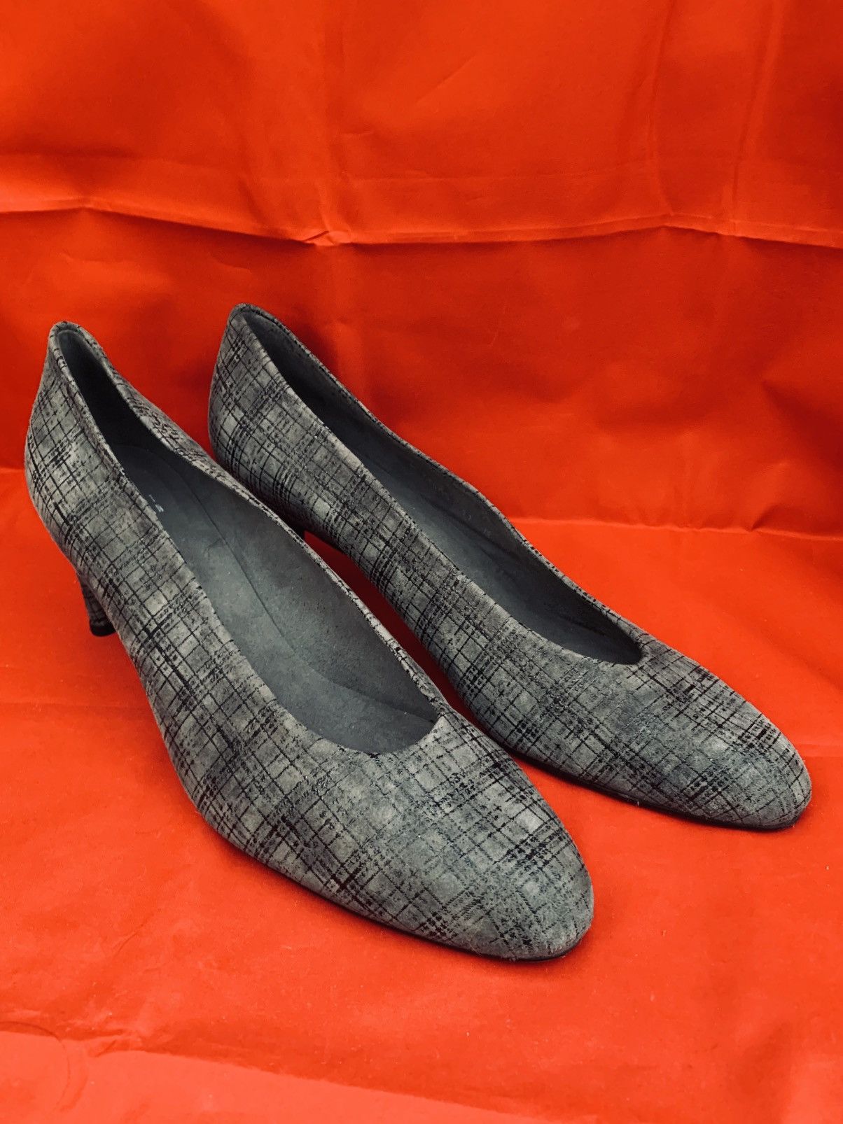 Stuart Weitzman NEW Stuart Weitzman Grey/Black Plaid Suede Block Pump Heels Size US 11 / IT 41 - 10 Thumbnail