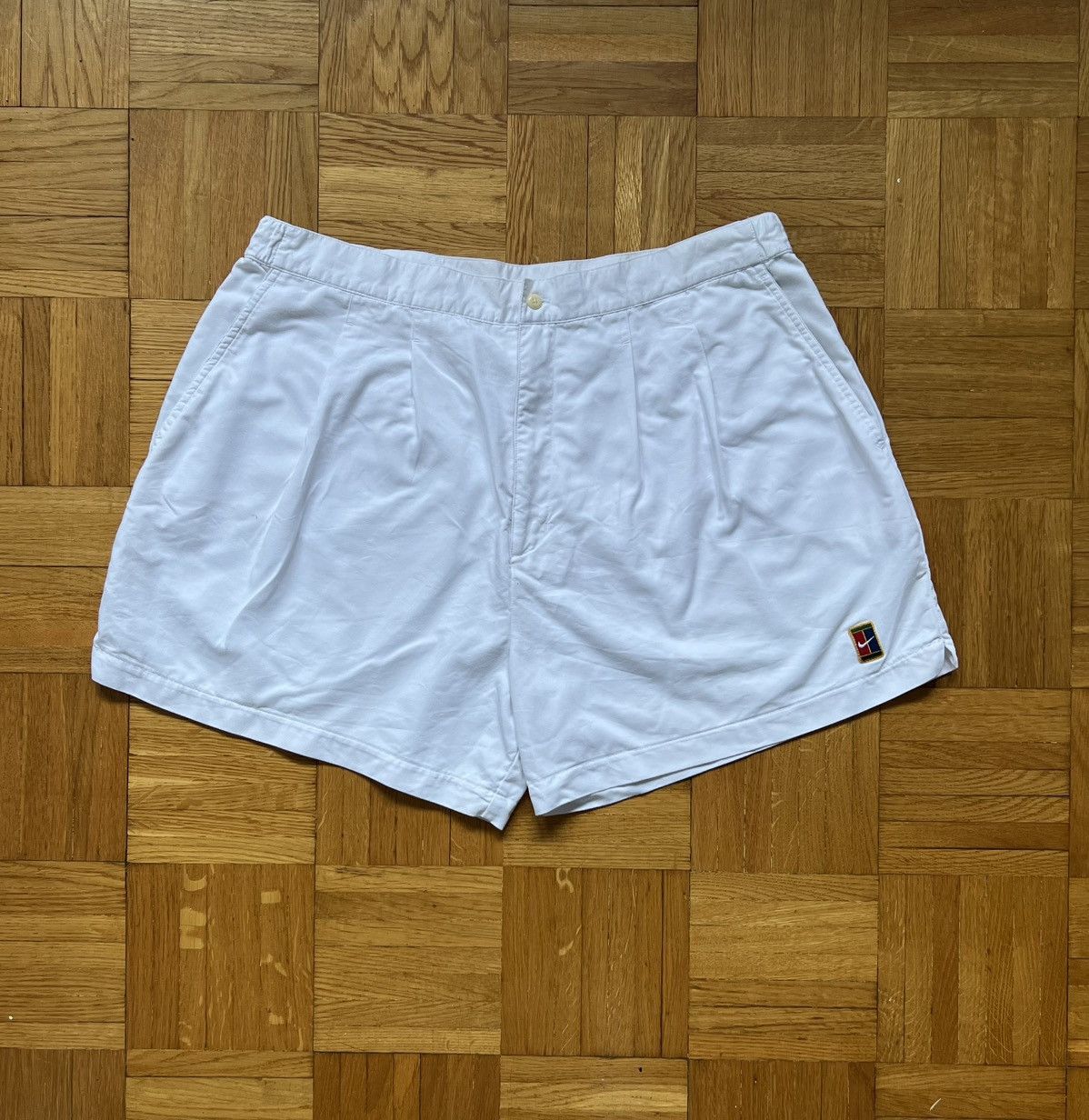 Vintage Shorts Nike Tennis Logo Vintage White Size US 36 / EU 52 - 1 Thumbnail