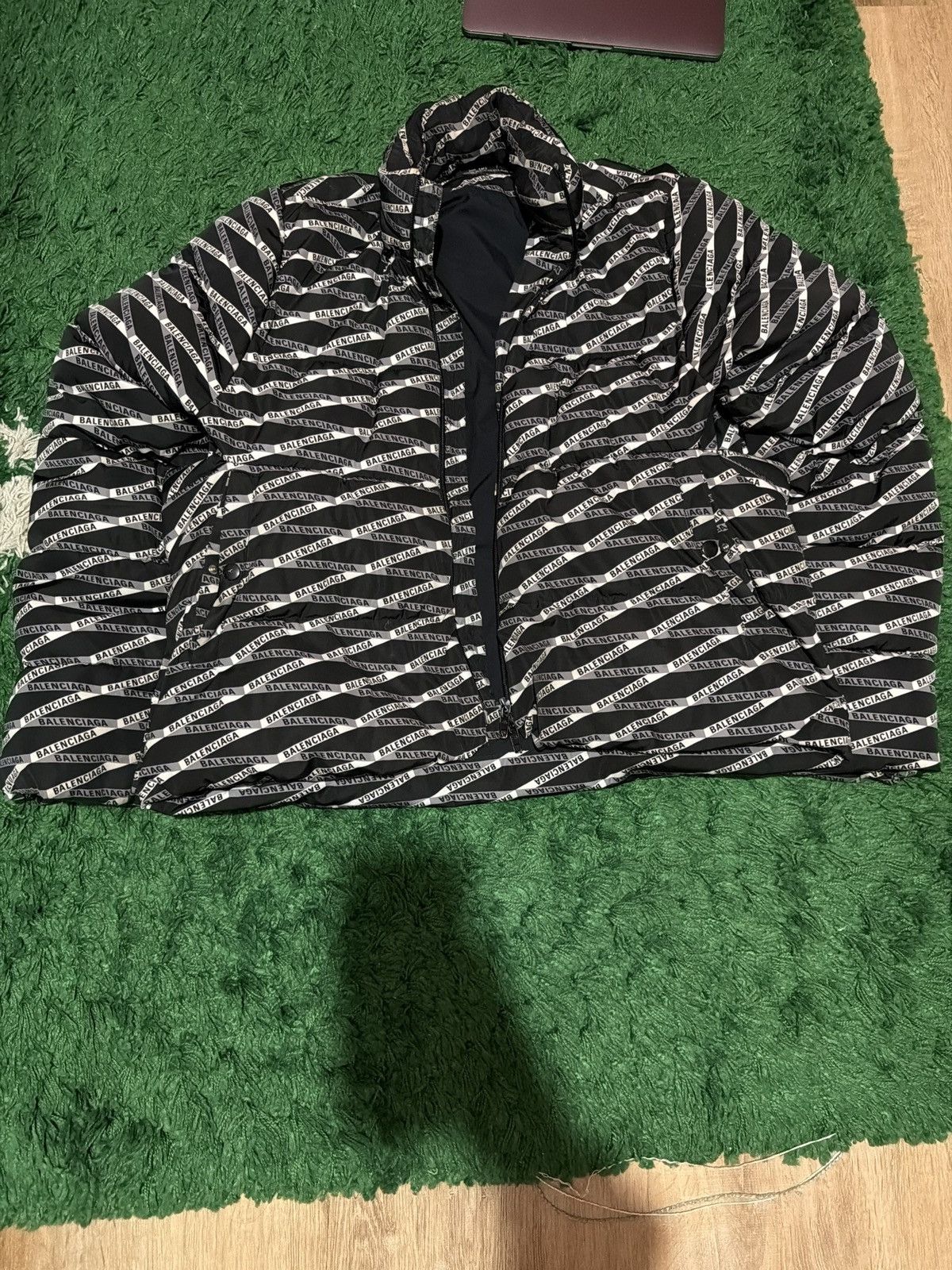 Balenciaga balenciaga C shape puffer jacket Size US S / EU 44-46 / 1 - 2 Thumbnail