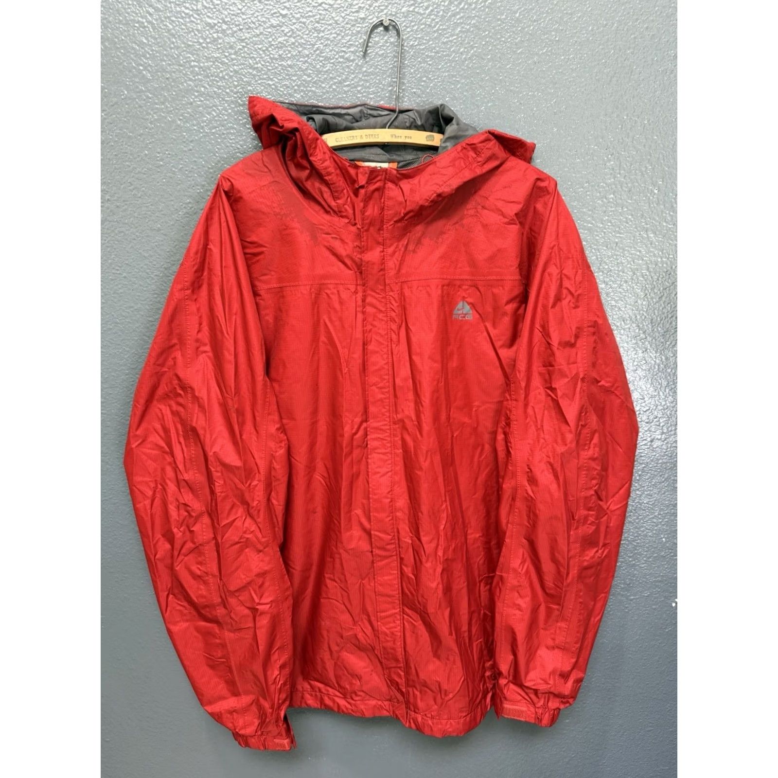 Nike VINTAGE Nike ACG Stormfit Jacket XL Red Nylon Zip Mens Windbreaker Flawed Size US XL / EU 56 / 4 - 4 Thumbnail