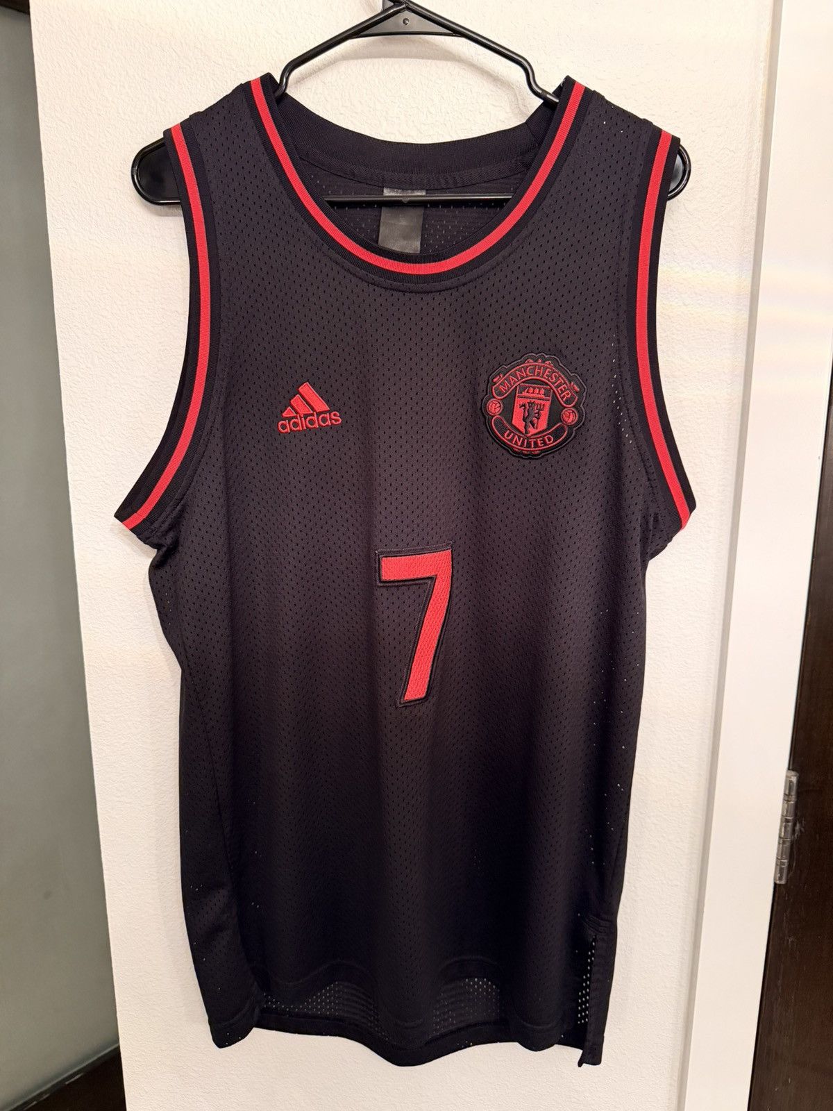 Adidas Man Utd Bball Jersey #7 Size US M / EU 48-50 / 2 - 1 Thumbnail