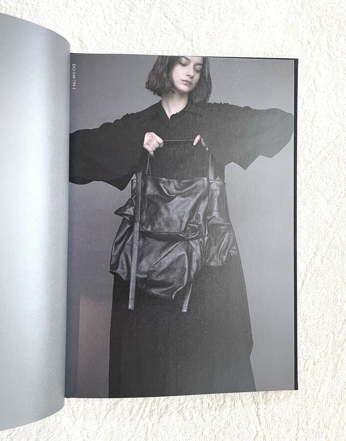 Yohji Yamamoto Yohji Yamamoto discord autumn/winter 2024 lookbook catalog Size ONE SIZE - 3 Thumbnail
