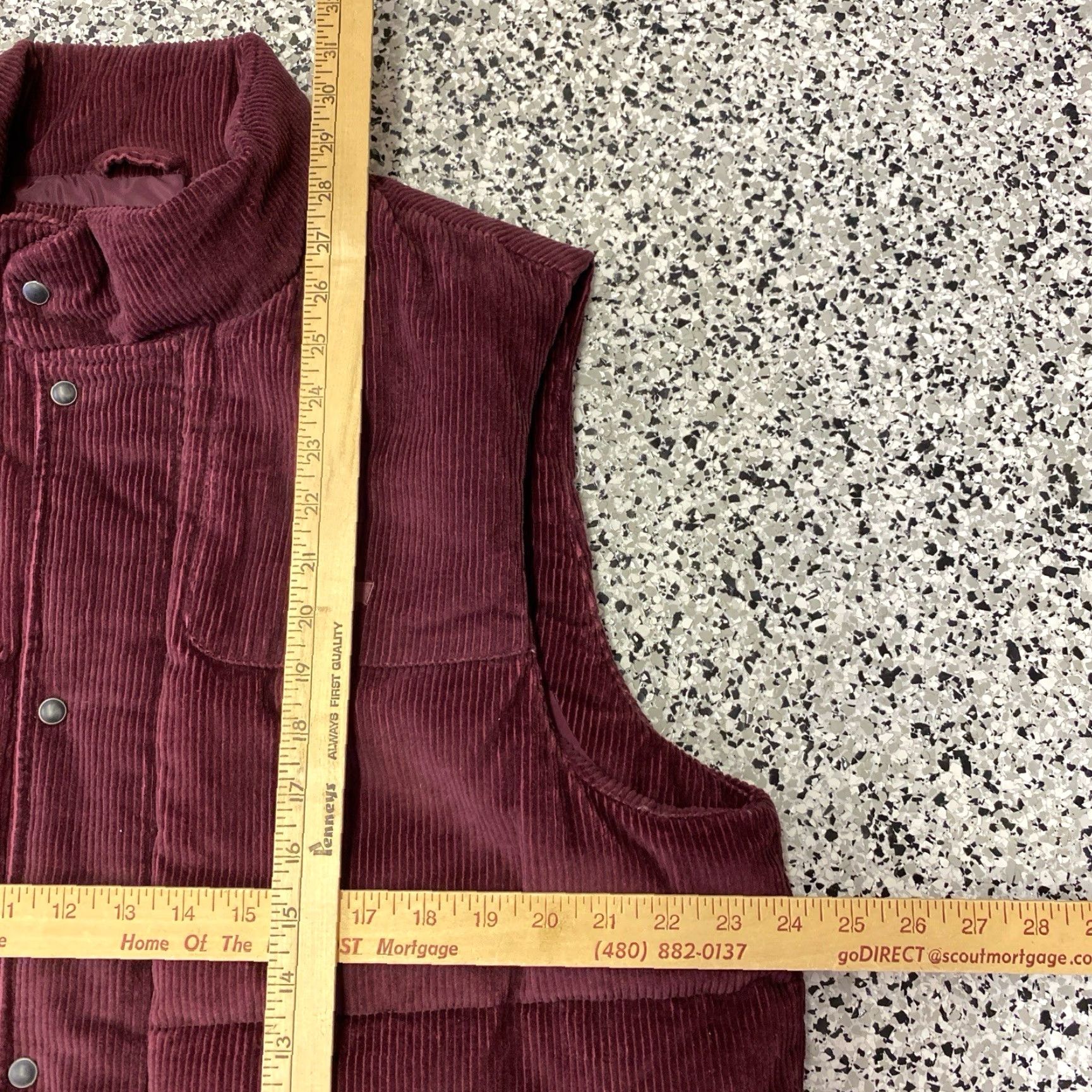 Levi's VINTAGE Levi's Puffer Vest Mens Medium Red Duck Down Corduroy Warm Insulated REGULAR Men Size US M / EU 48-50 / 2 - 2 Thumbnail