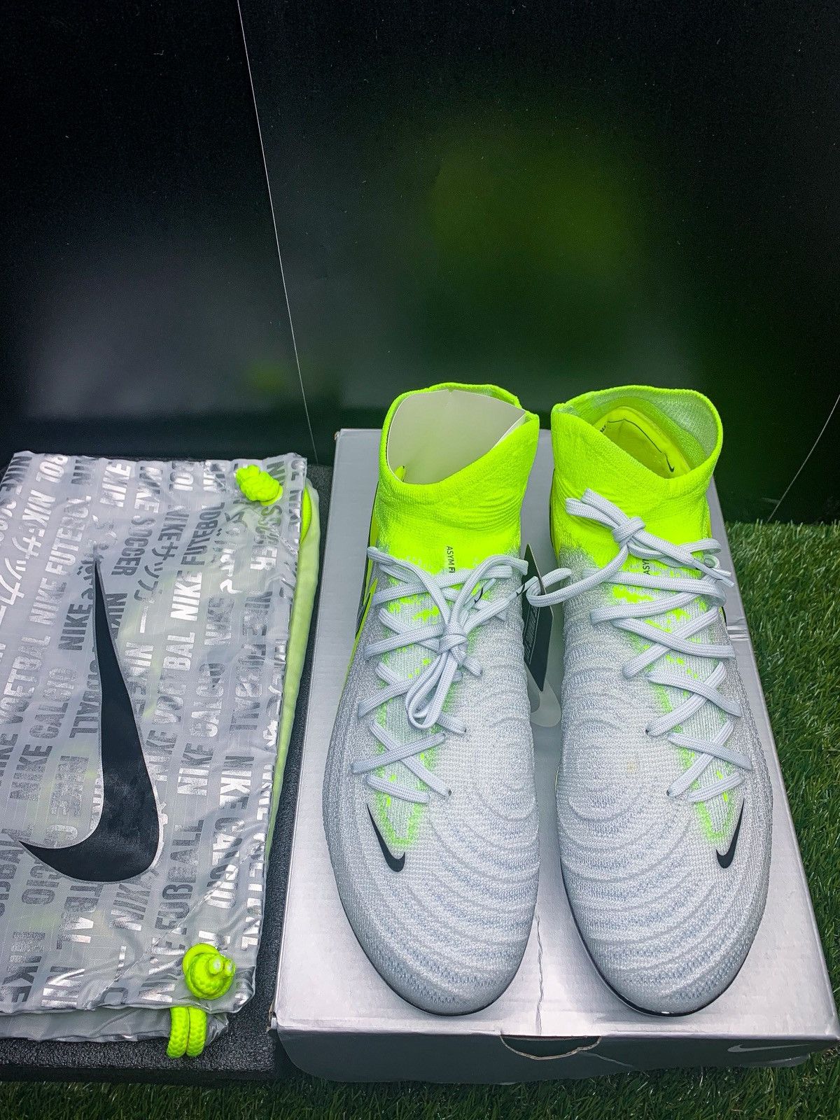 Nike Nike Phantom Luna 2 Elite Size US 9 / EU 42 - 2 Thumbnail