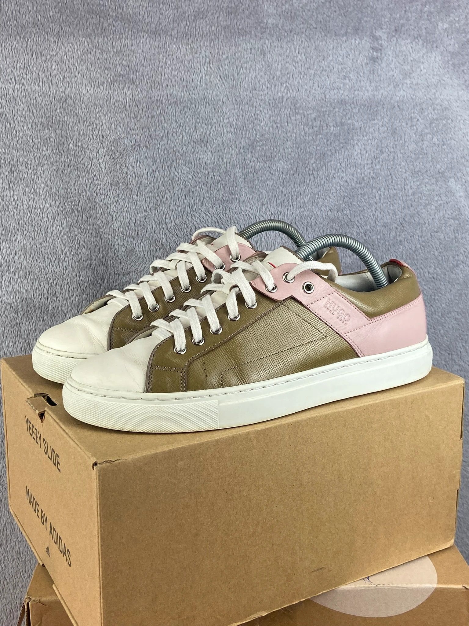 Hugo Boss Hugo Boss trampki złoto białe vintage Size US 9 / EU 42 - 1 Thumbnail