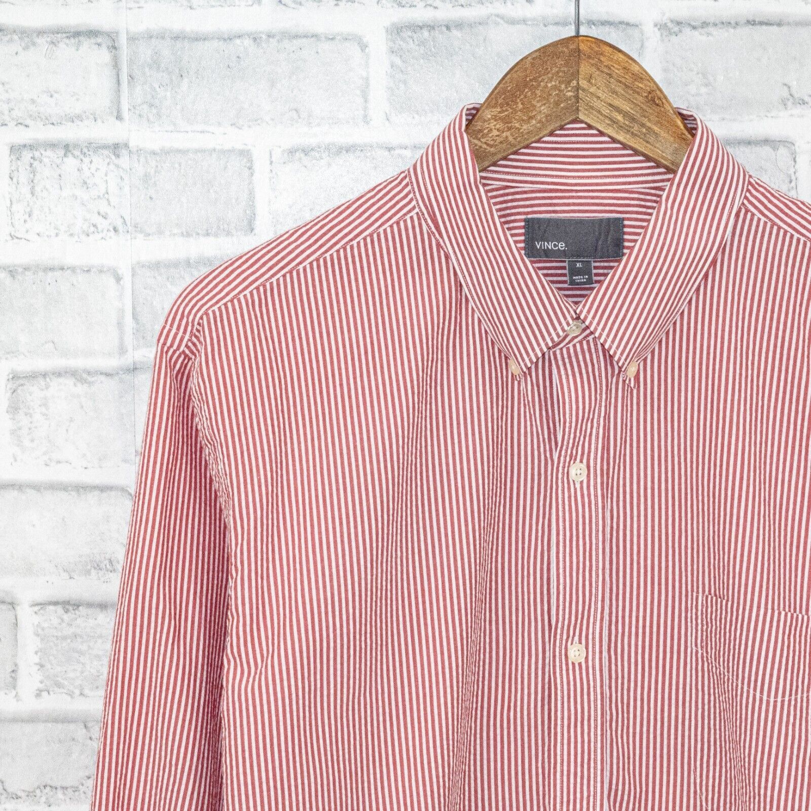 Vince VINCE Seersucker Button Down Shirt in Red Striped Cotton Size US XL / EU 56 / 4 - 5 Thumbnail