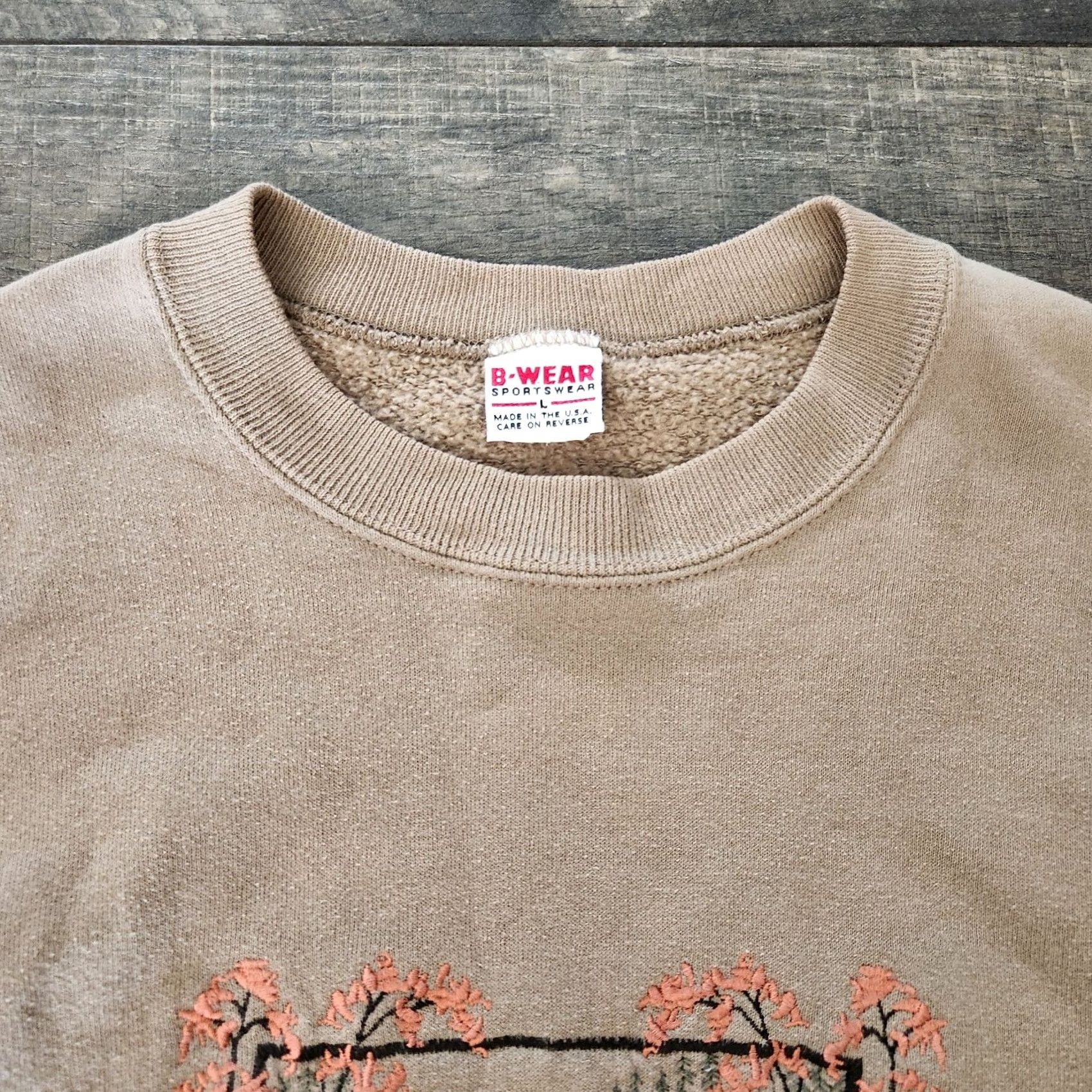 Vintage VINTAGE 90s Covered Bridge Crewneck Sweatshirt Sz Large Embroidered Nature USA Shirt Unisex Adults Mens Womens Size US L / EU 52-54 / 3 - 4 Thumbnail