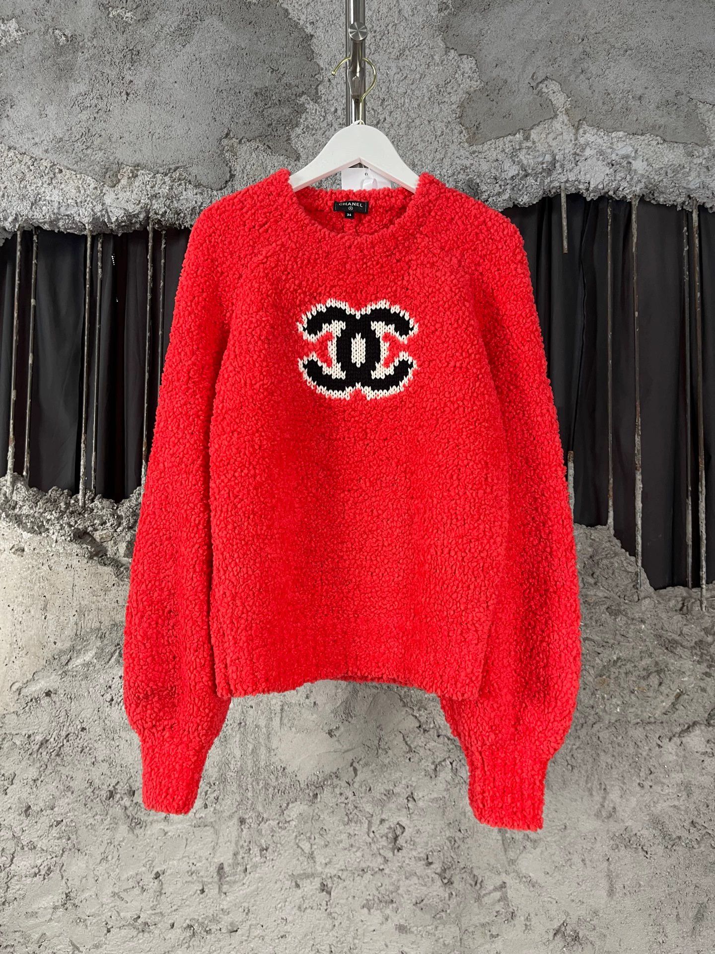 Chanel Chanel Teddy Sweatshirt Women's 34 Near New Size XS / US 0-2 / IT 36-38 - 1 Thumbnail