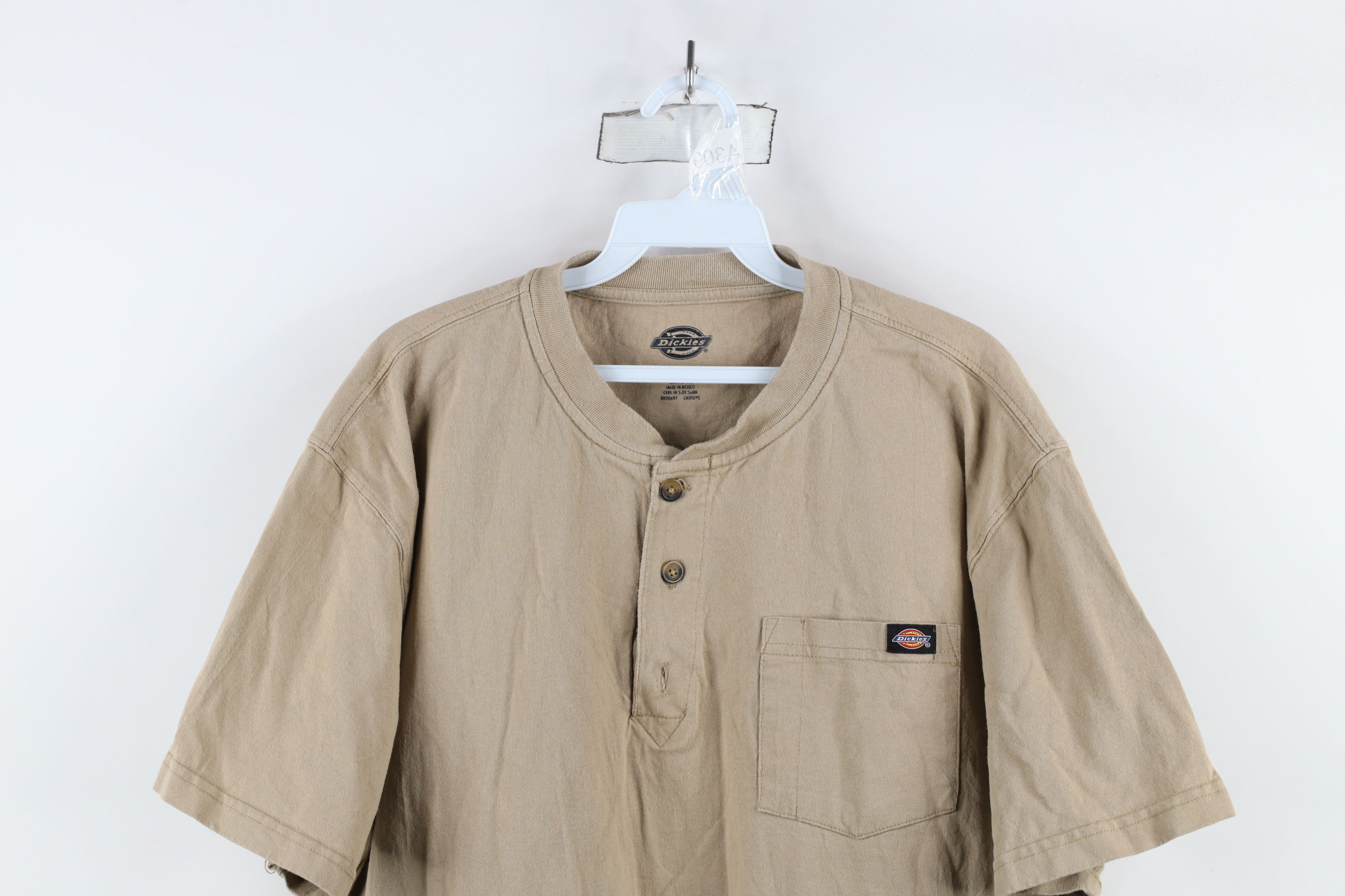 Dickies × Vintage Vintage Y2K Dickies Spell Short Sleeve Henley T-Shirt Beige Size US XL / EU 56 / 4 - 2 Thumbnail