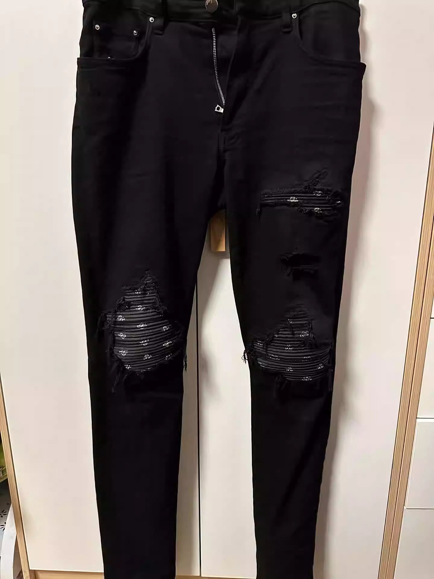 Pre-owned Amiri Cashew Flower Jeans In Black