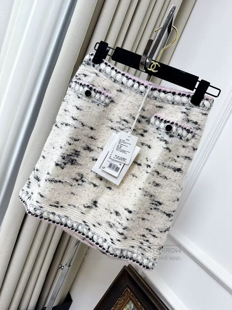 Chanel Chanel 21A Castle Series Cow Spotted Cashmere Knitted Skir Size 24" / US 00 / IT 34 - 1 Thumbnail