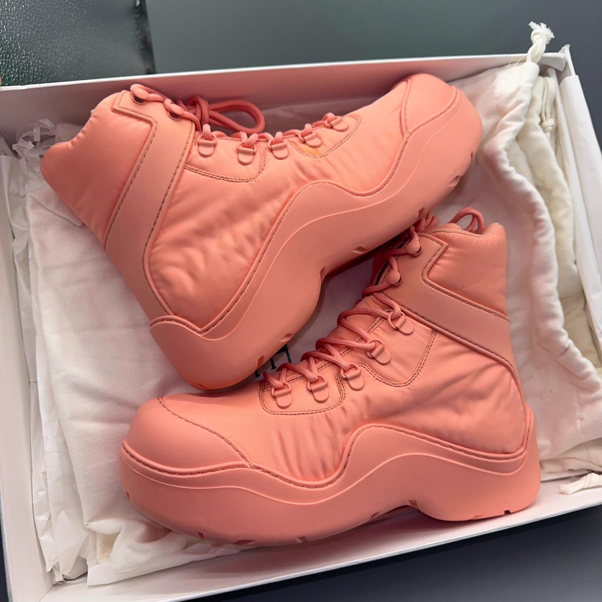 Bottega Veneta Bottega Veneta Puddle Bomber Flamingo 39 Size US 8 / IT 38 - 5 Thumbnail