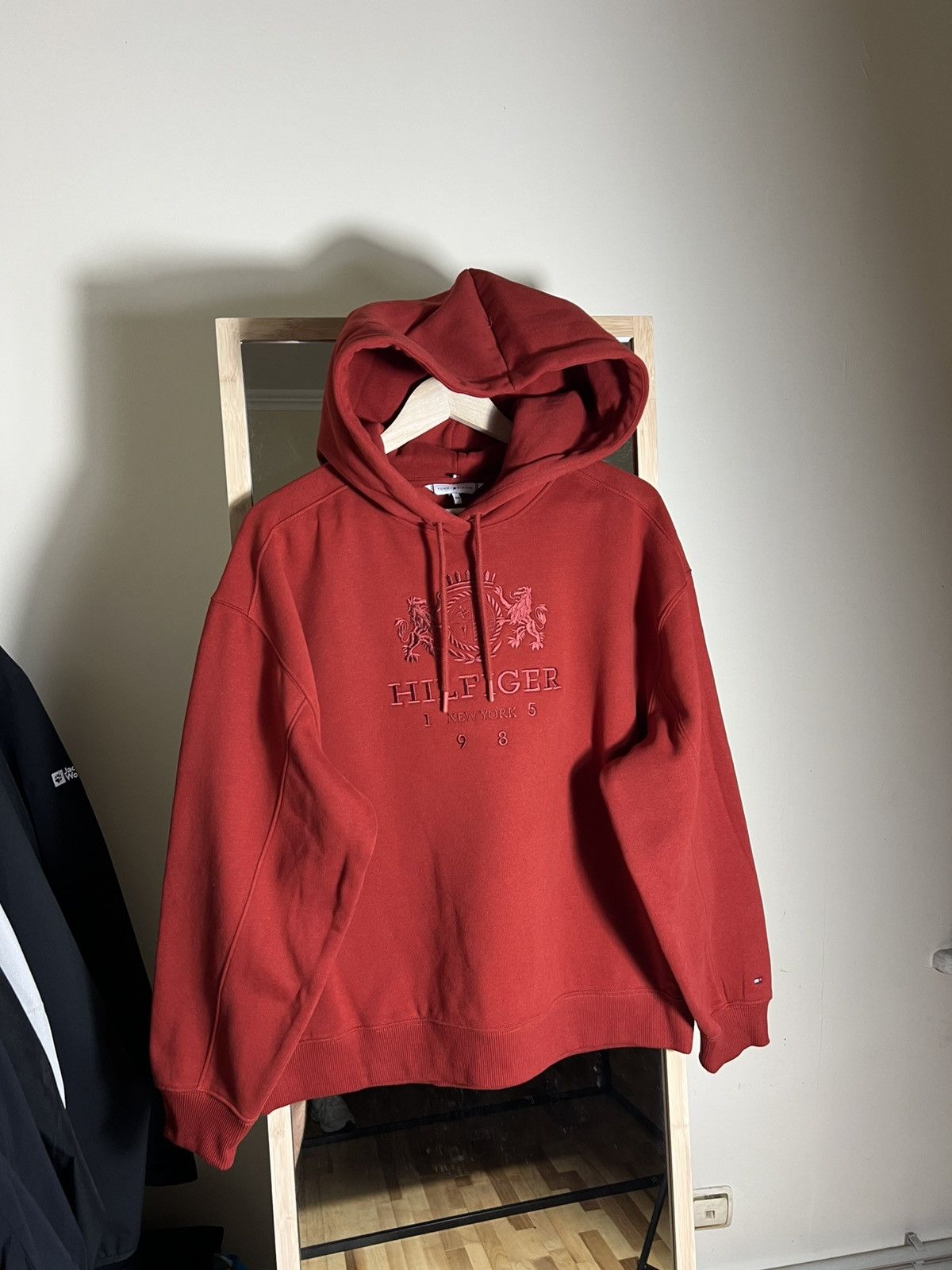 Tommy Hilfiger Tommy Hilfiger Women’s Hoodie Spellout Crest Logo Y2K Retro Size XL / US 12-14 / IT 48-50 - 1 Thumbnail