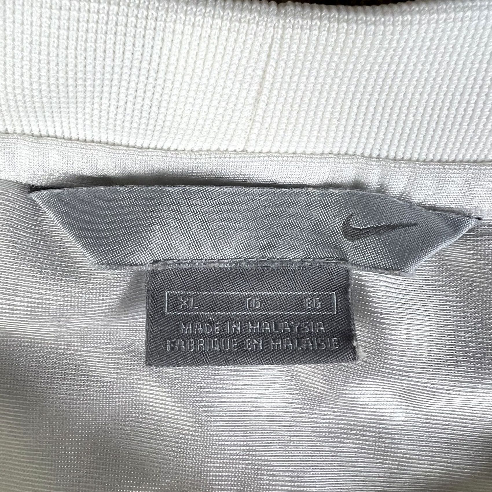 Nike VINTAGE Nike Center Swoosh Tank Top T-Shirt XL White Mens Size US XL / EU 56 / 4 - 2 Thumbnail