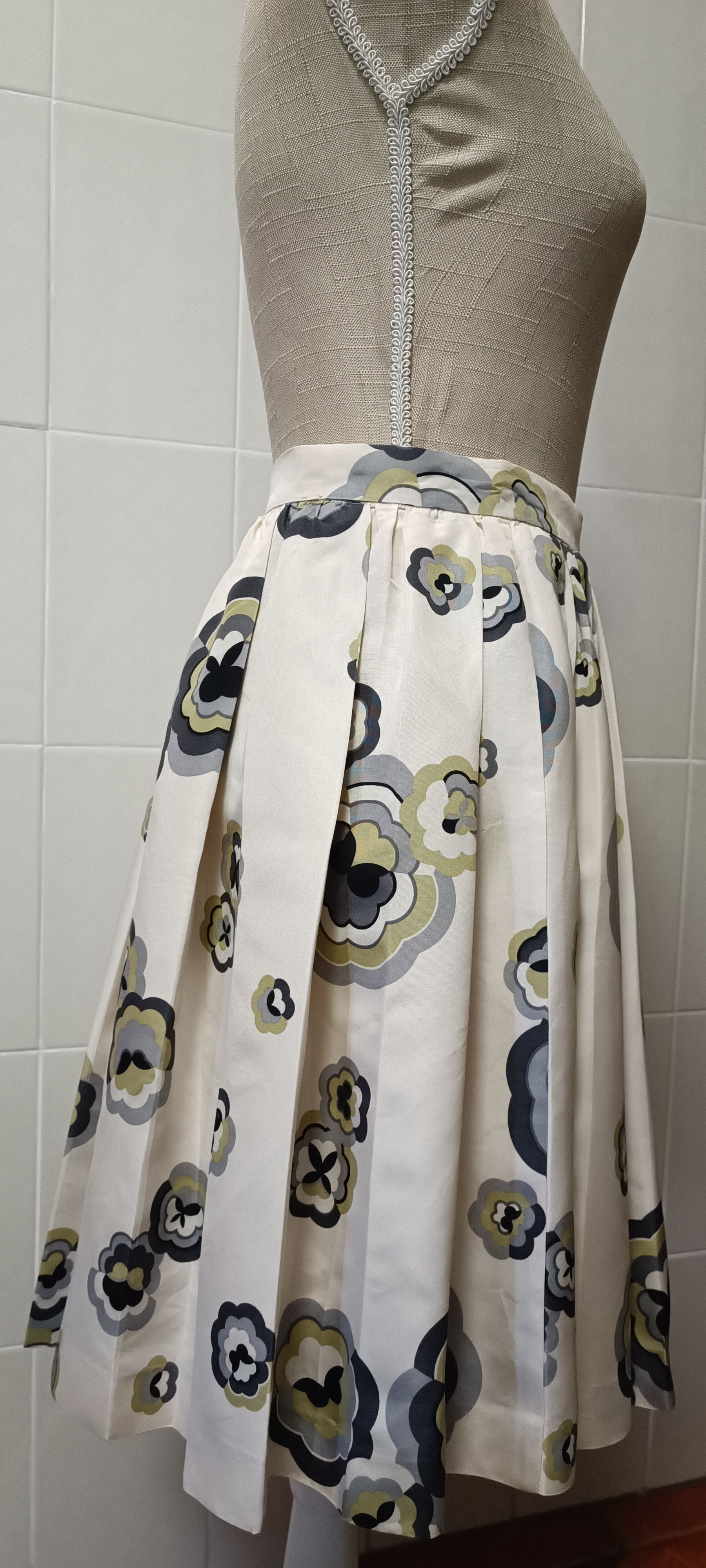 Miu Miu SS 2006 Flowers print beige midi skirt Size 28" / US 6 / IT 42 - 11 Thumbnail