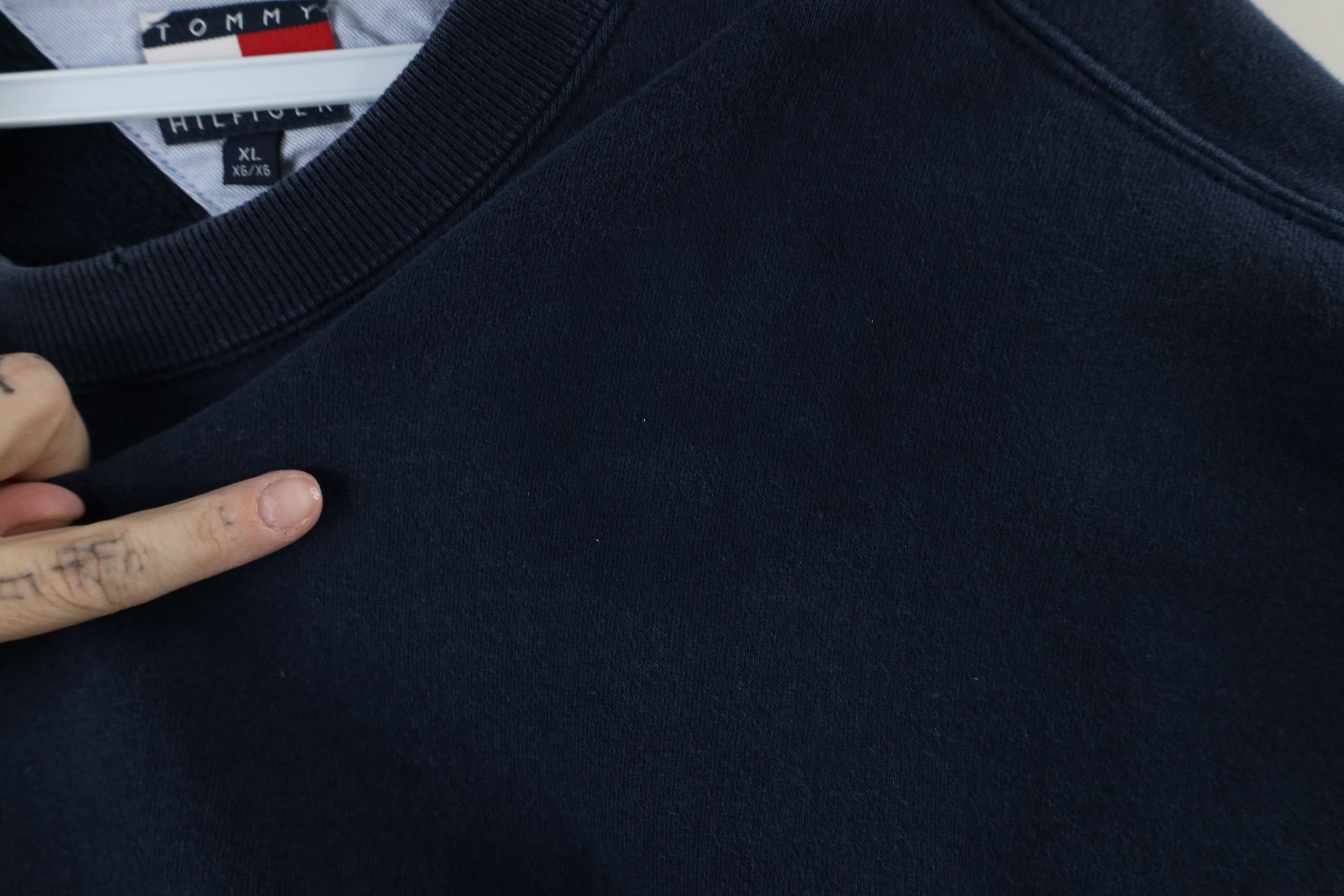 Tommy Hilfiger × Vintage Vintage 90s Tommy Hilfiger Heavyweight Crewneck Sweatshirt Size US XL / EU 56 / 4 - 5 Thumbnail