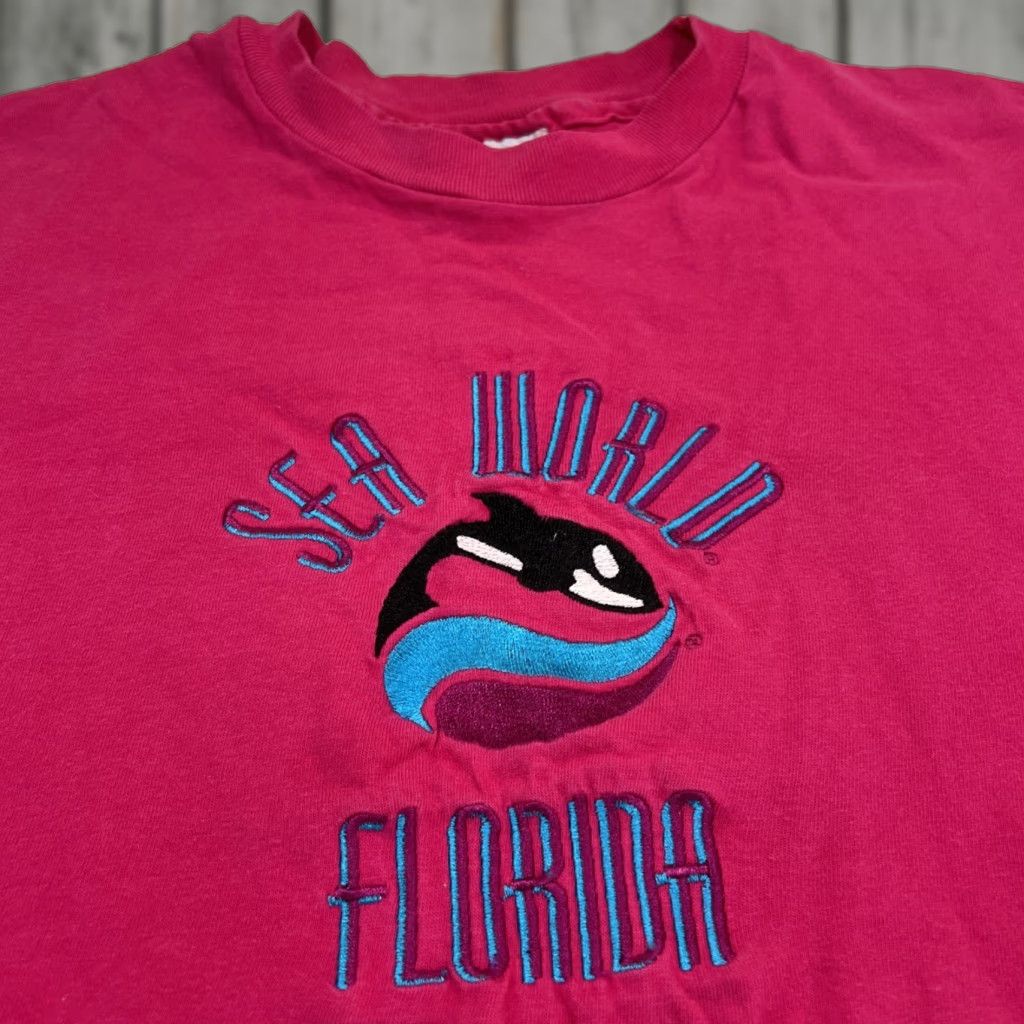 Hanes VINTAGE 80s Sea World T Shirt Orca Embroidered Hot Pink Hanes Men's M Size US M / EU 48-50 / 2 - 1 Thumbnail