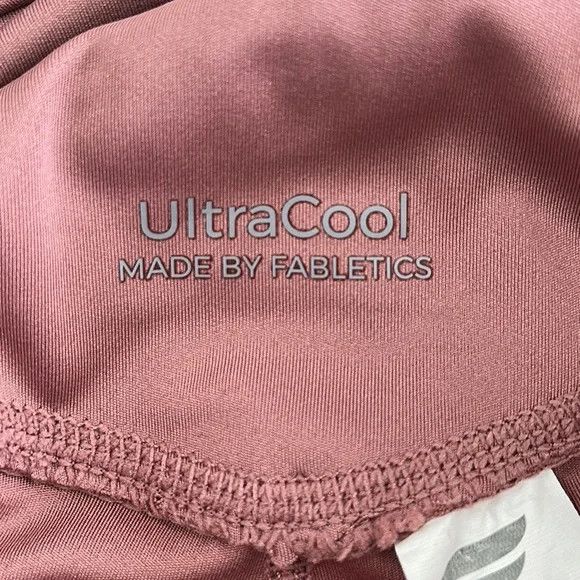 Fabletics FABLETICS Mid-Rise Statement Ultracool Legging Capri Size 30" / US 8 / IT 44 - 8 Thumbnail