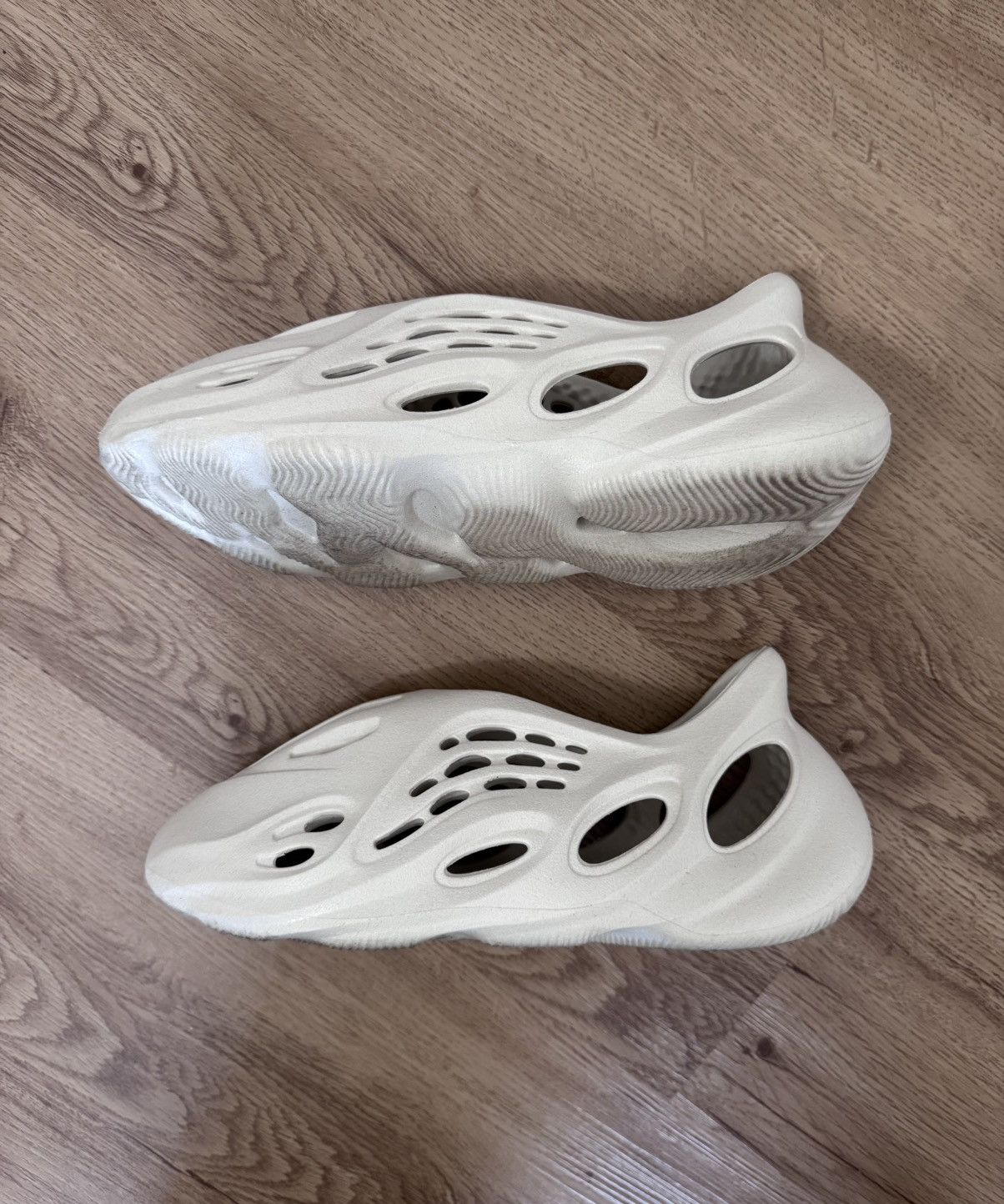 Adidas Adidas Yeezy Foam RNNR Sand Size US 10 / EU 43 - 2 Thumbnail
