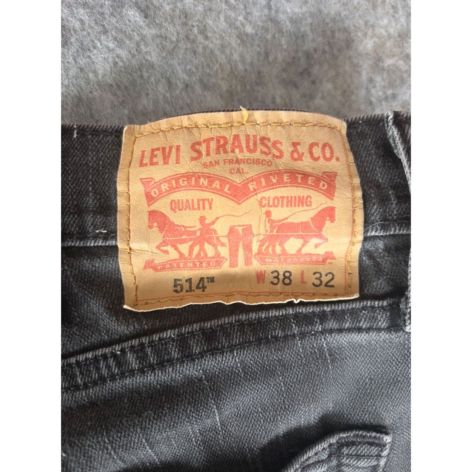 Levi's Levi's 514 Jeans Men Black Denim Straight Leg Regular 38x32 Belt Loops 5-Pocket Distressed Not N/A Size US 38 / EU 54 - 6 Thumbnail