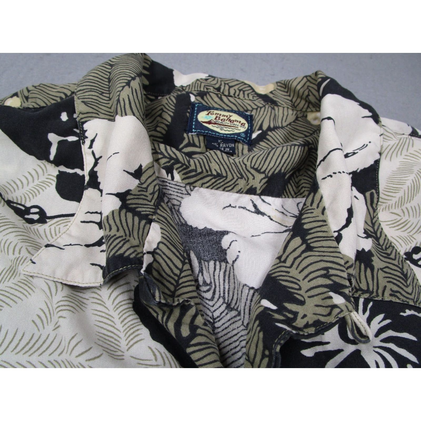 Tommy Bahama VINTAGE Tommy Bahama Shirt XL Green Floral Button Up Short Sleeve Loop Collar Hibiscus 60s Mens Size US XL / EU 56 / 4 - 2 Thumbnail