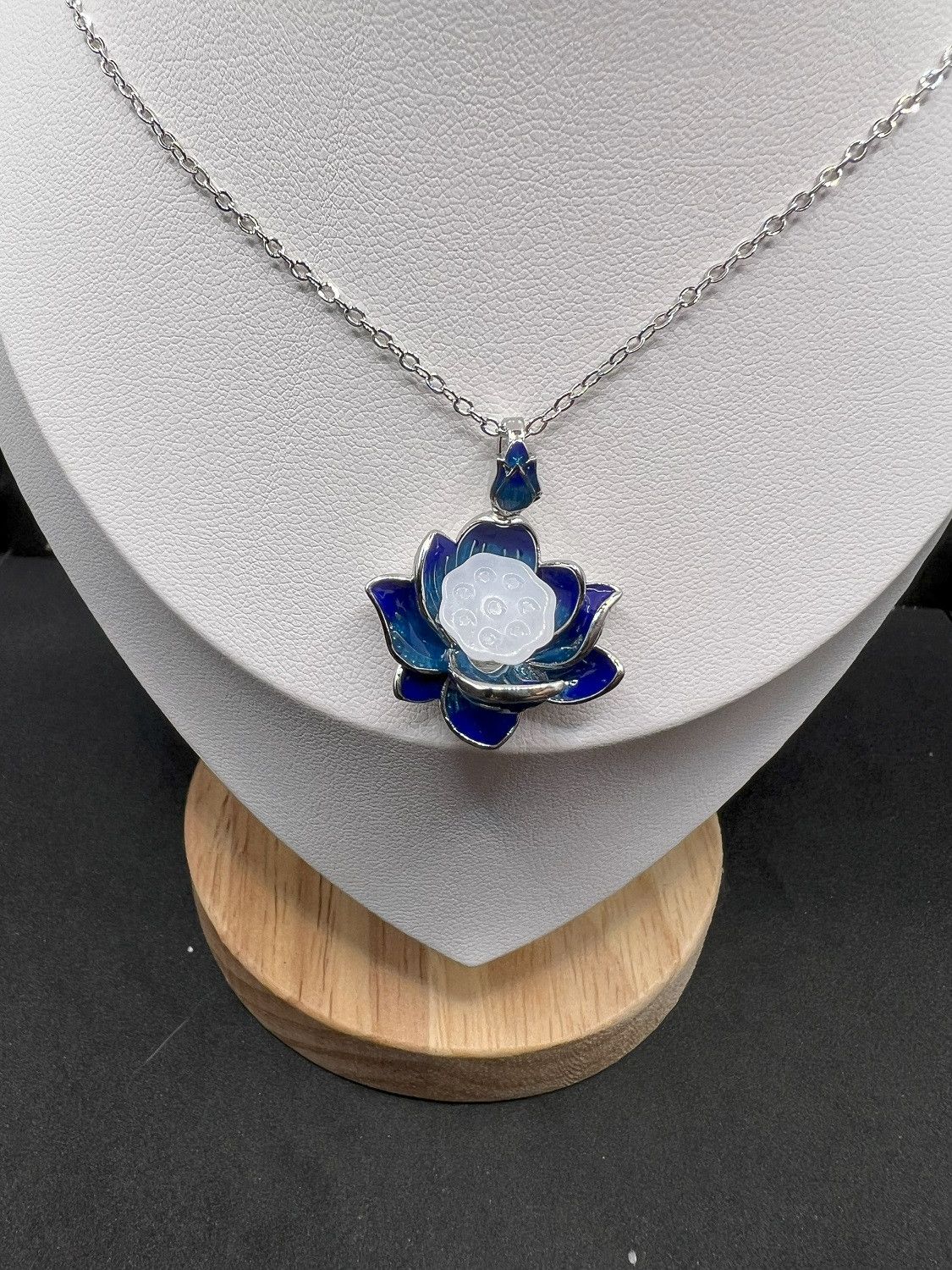 Jewelry Lotus White Jade Chain Necklace Size ONE SIZE - 3 Thumbnail