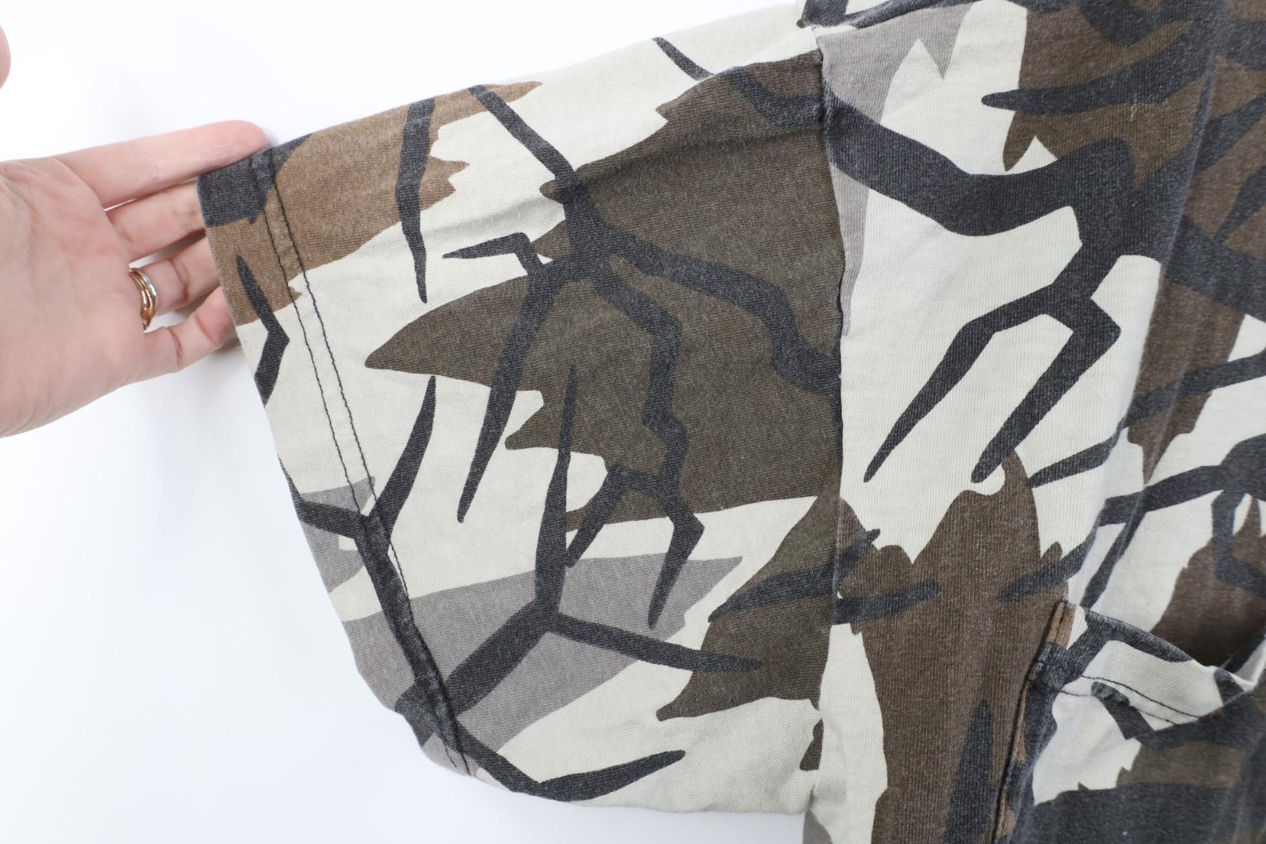 Vintage Vintage 90s Streetwear Camouflage T-Shirt Cotton USA Size US XL / EU 56 / 4 - 7 Thumbnail