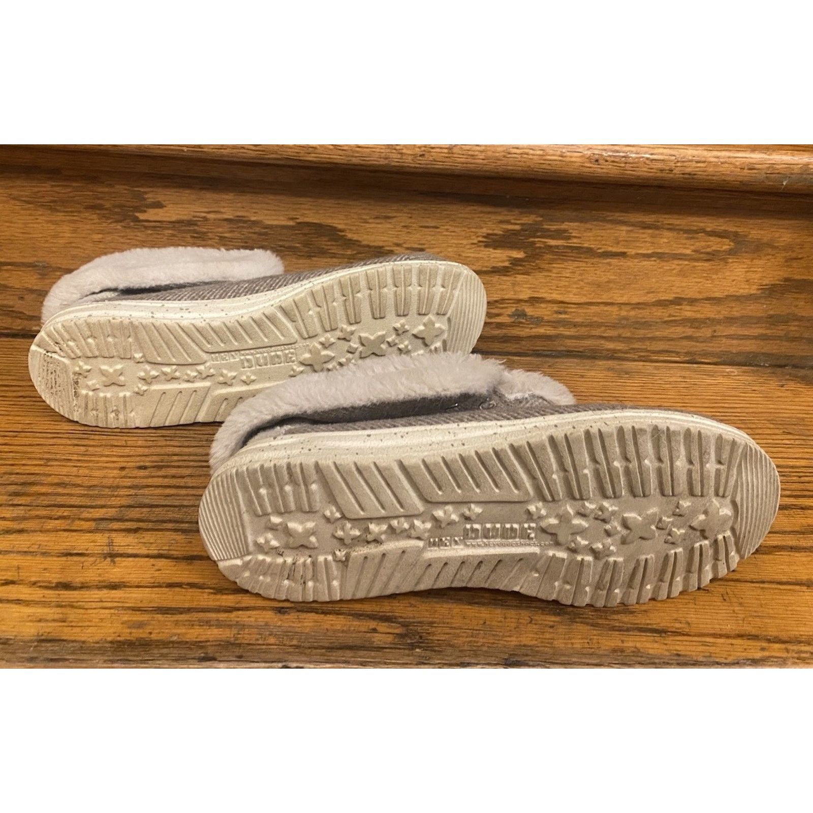 Other Hey Dude Britt Womens 7 Faux Fur Slip On Shoes Beige Wendy Size US 7 / IT 37 - 8 Thumbnail