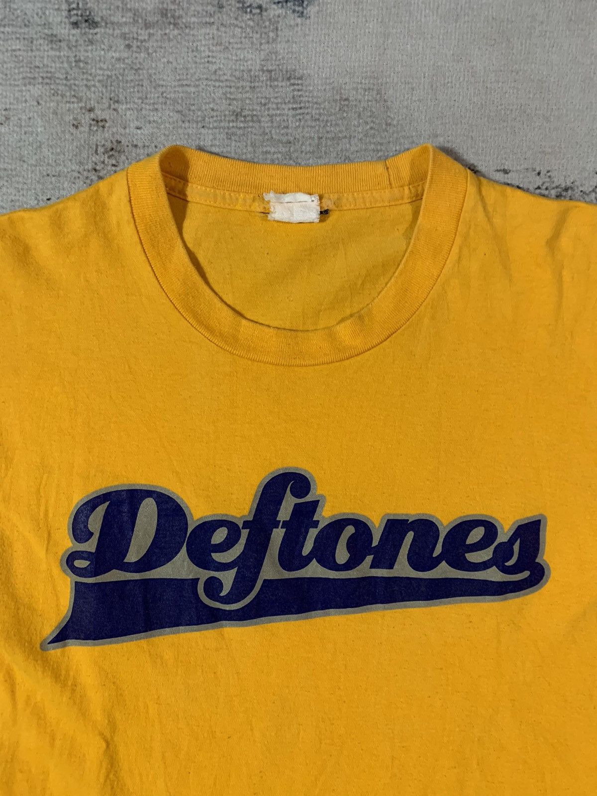 Band Tees Vintage 00s Deftones Logo T shirt Size US S / EU 44-46 / 1 - 3 Thumbnail