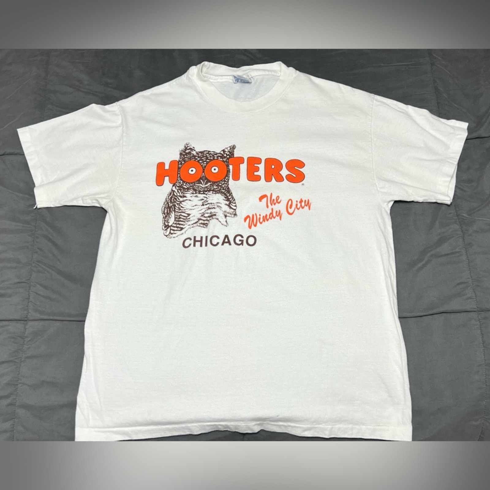Hanes Vintage Hooters T-shirt Men's Size L Single Stitch Chicago Size US L / EU 52-54 / 3 - 1 Thumbnail