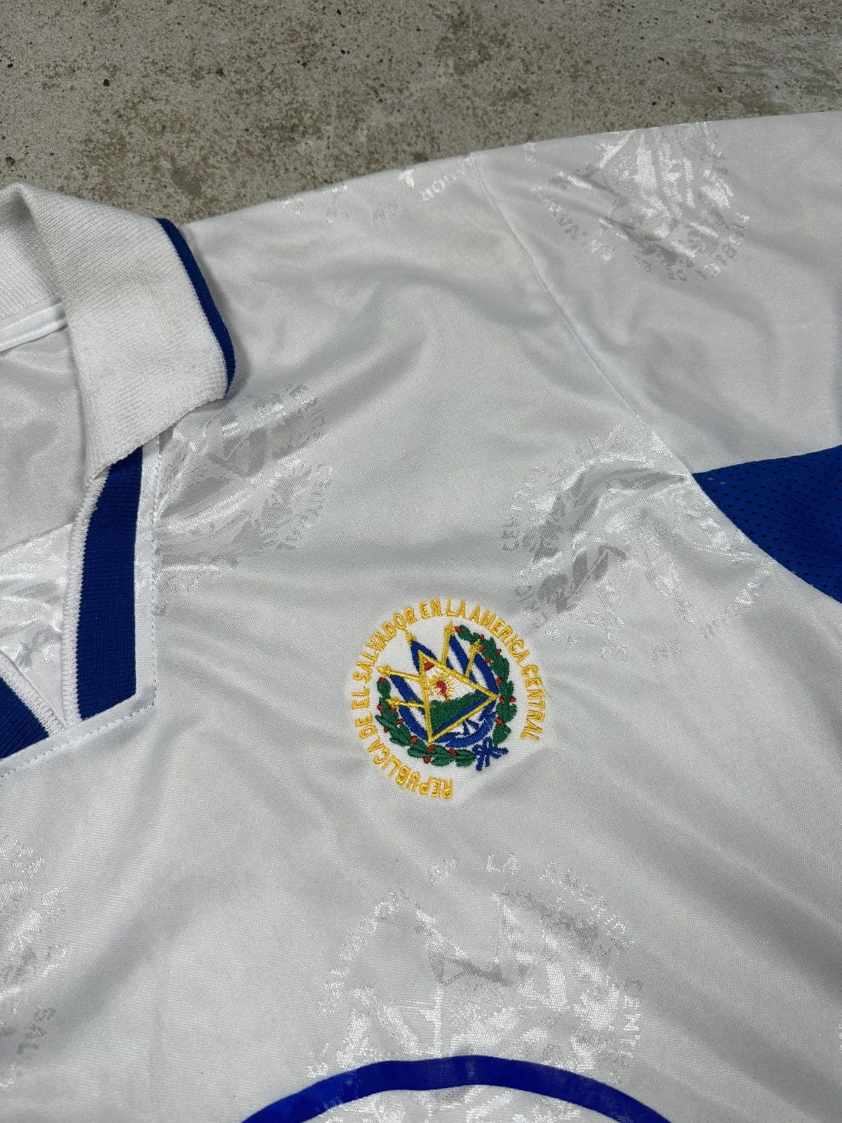 Vintage Vintage 2000s Atletica x El Salvador White Jersey Home/Away Size US M / EU 48-50 / 2 - 8 Thumbnail
