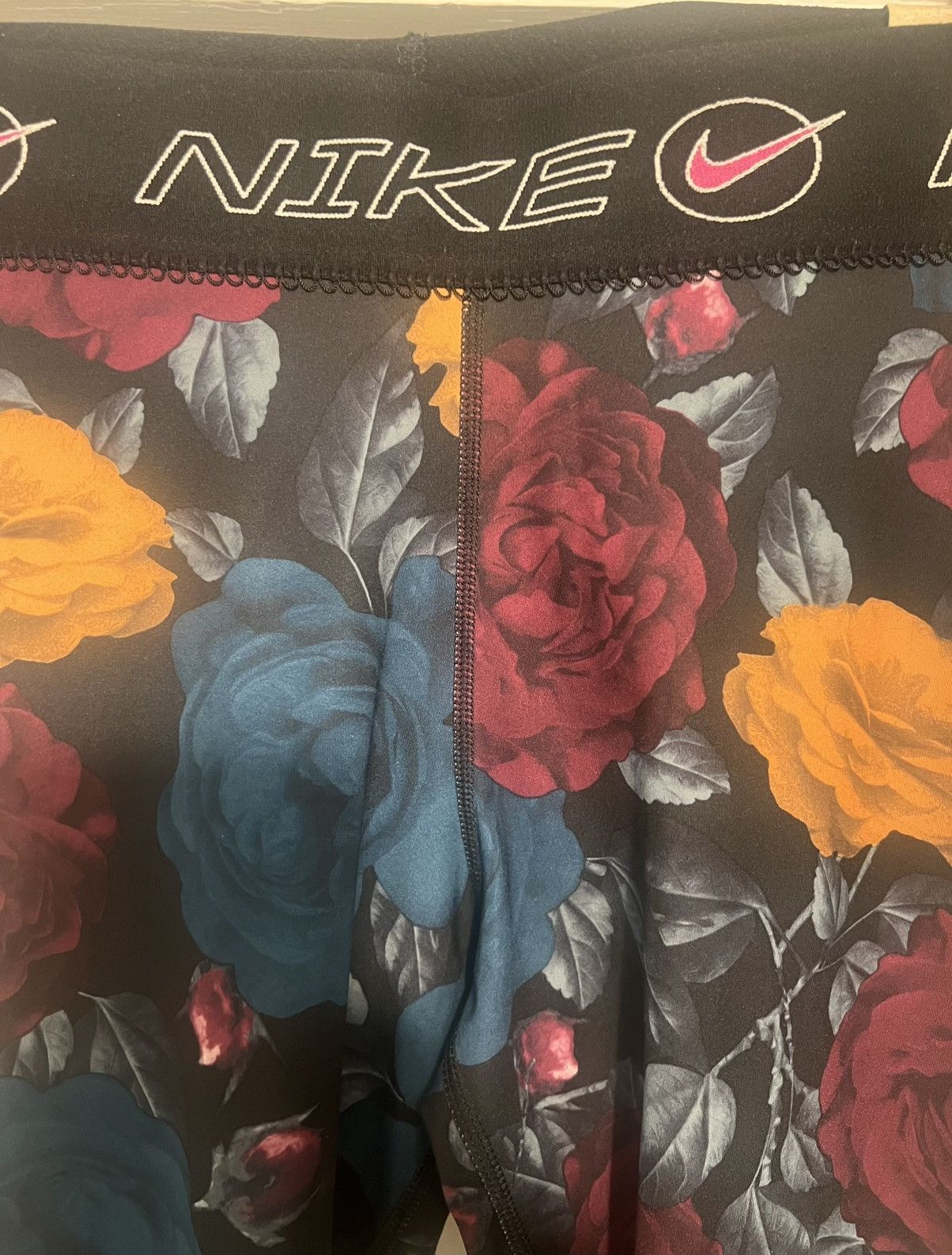 Nike Authentic Nike Dri-Fit tight fit floral print leggings med Size 28" / US 6 / IT 42 - 2 Thumbnail