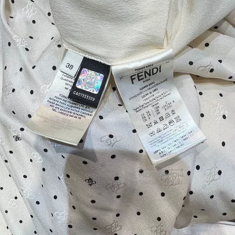 Fendi Fendi Beige polka dot long dress, classic polka dot design Size 25" / US 0 / IT 36 - 6 Thumbnail