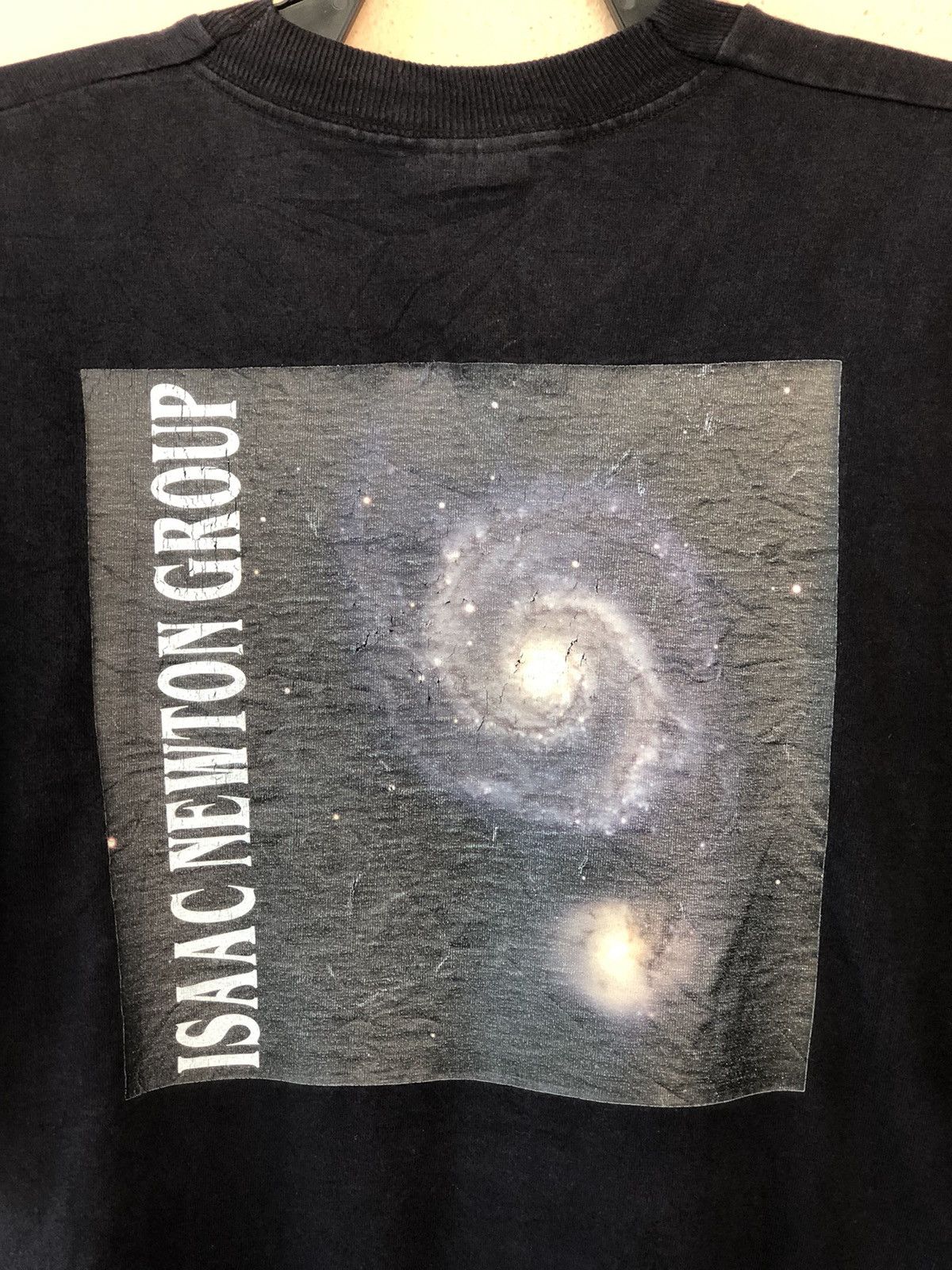 Vintage Vintage 90s ISAAC NEWTON GROUP Art Tee Size US XL / EU 56 / 4 - 2 Thumbnail