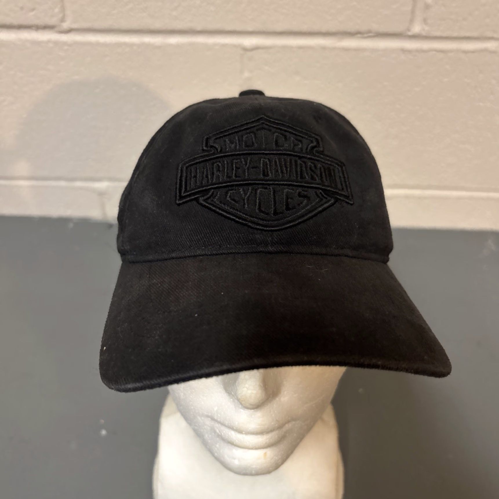 Harley Davidson VINTAGE Harley-Davidson Hat Mens OS Y2K Black On Black Adjustable Strap Buckle Size ONE SIZE - 3 Thumbnail