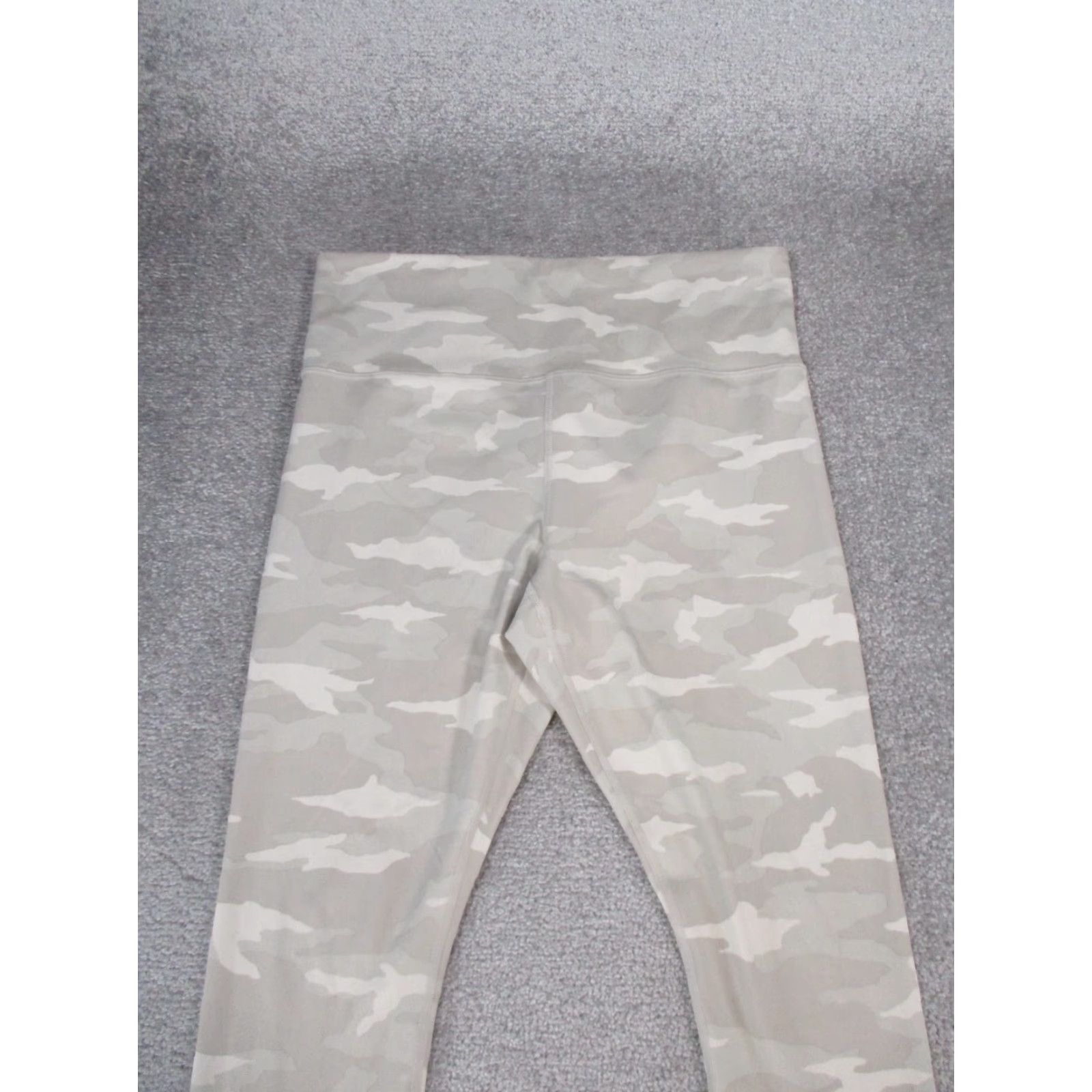 Athleta Athleta Leggings Womens L Gray Camouflage 7/8 Crop Athletic Activewear Gym & Training Running Yoga Womens Size 36" / US 14 / IT 50 - 2 Thumbnail
