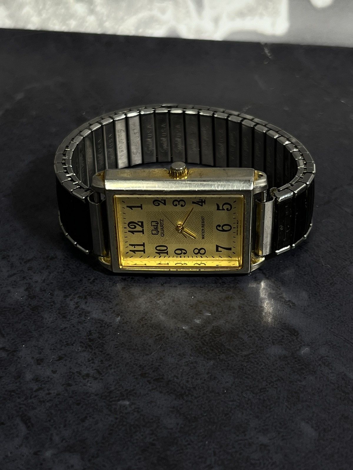 Jewelry × Vintage Vintage Q&Q Gold-Toned Rectangular Watch | Japanese Brand Size ONE SIZE - 7 Thumbnail