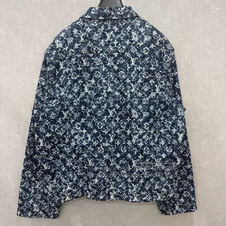 Louis Vuitton Printed with presbyopic logo denim jacket