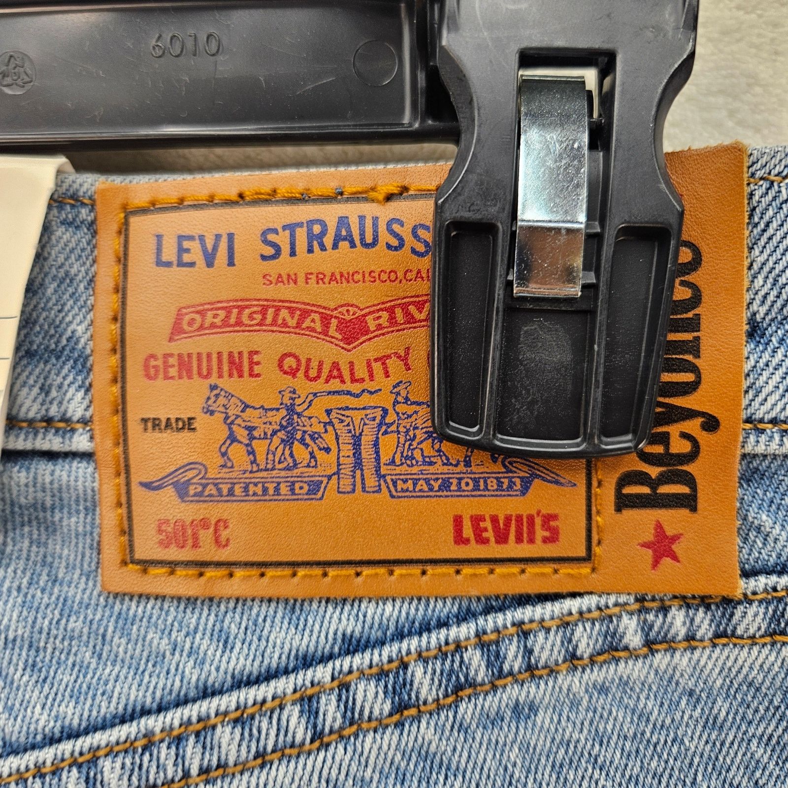 Levi's LEVI'S 501 X BEYONCE CURVE JEANS 26X30 WESTERN CRYSTAL NWT Size 26" / US 2 / IT 38 - 8 Thumbnail