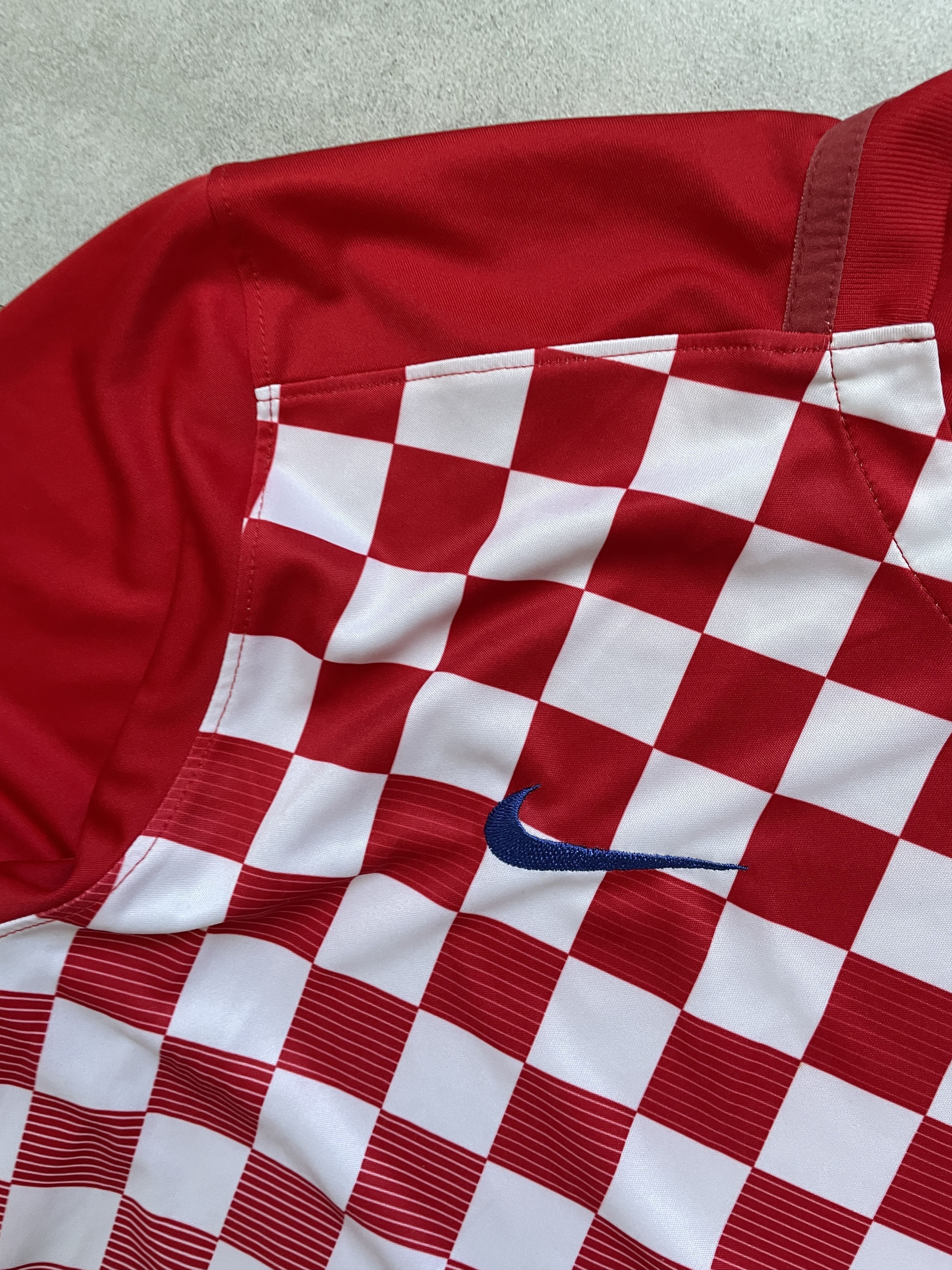 Nike NIKE CROATIA TEMPLATE RED WHITE LONGSLEEVE BLOKECORE JERSEY Size US M / EU 48-50 / 2 - 7 Thumbnail