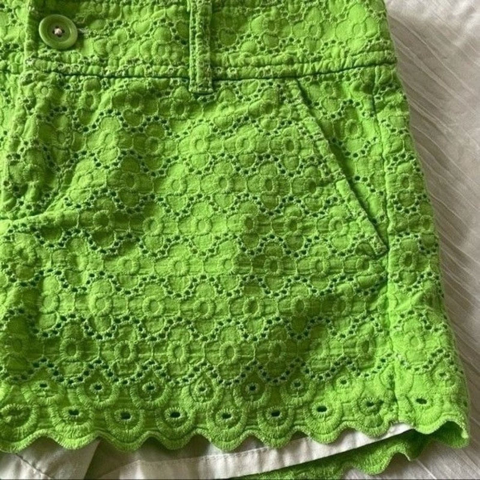 Lilly Pulitzer Lilly Pulitzer Womens Eyelet Green Cotton Shorts Size 00 Size 24" / US 00 / IT 34 - 2 Thumbnail